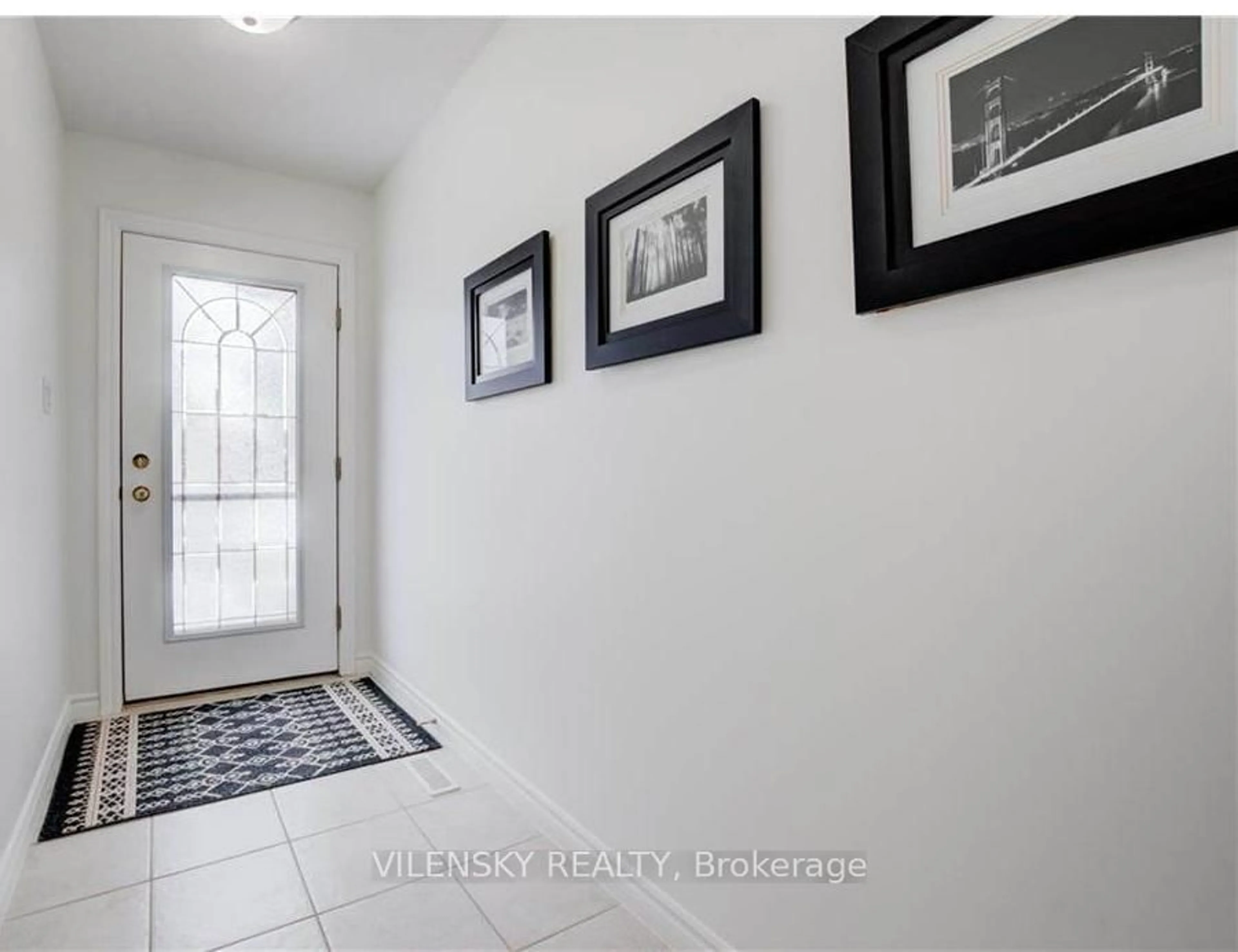 Indoor entryway for 572 Thistlewood Dr #7, London North Ontario N5X 4N6