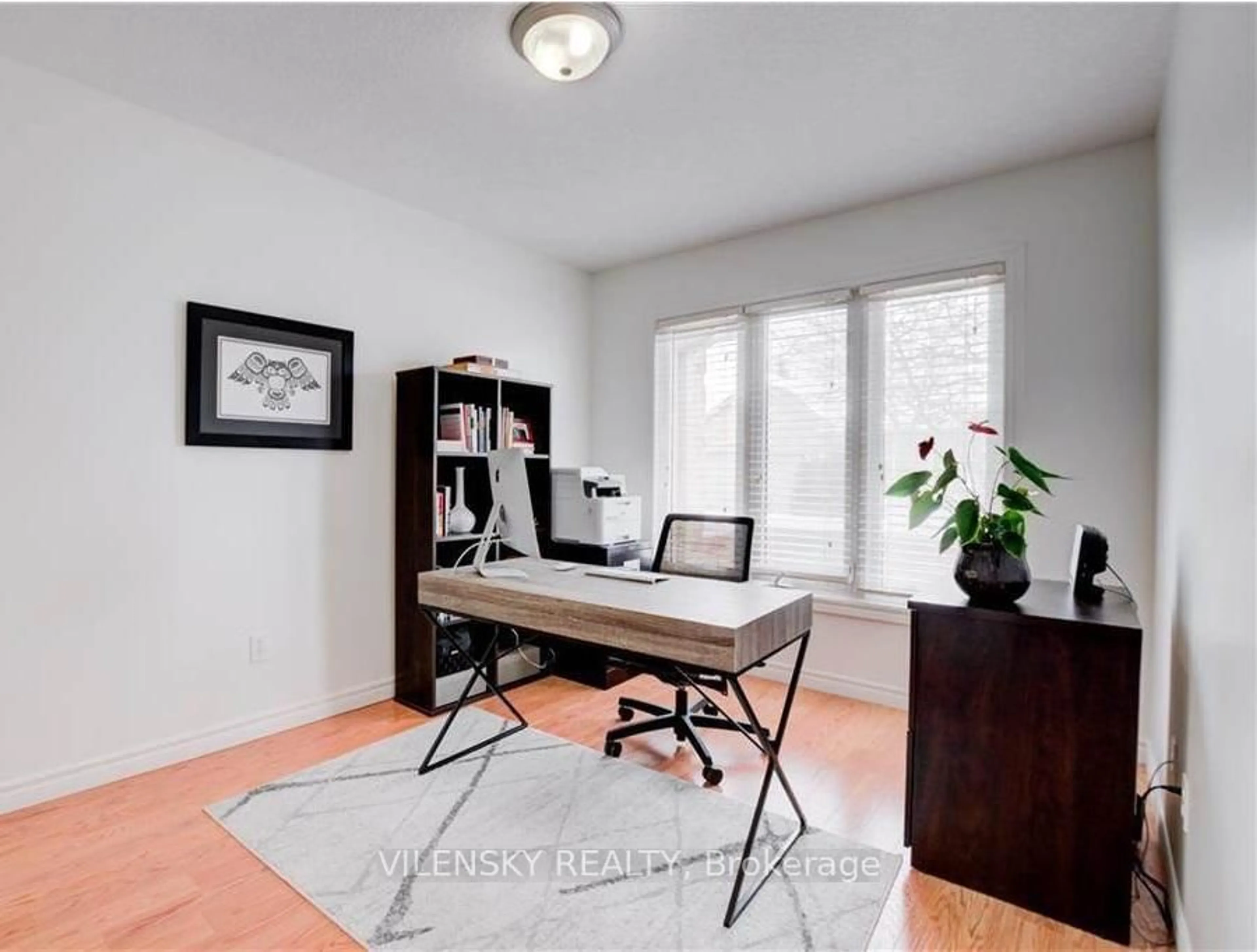 A pic of a room for 572 Thistlewood Dr #7, London North Ontario N5X 4N6