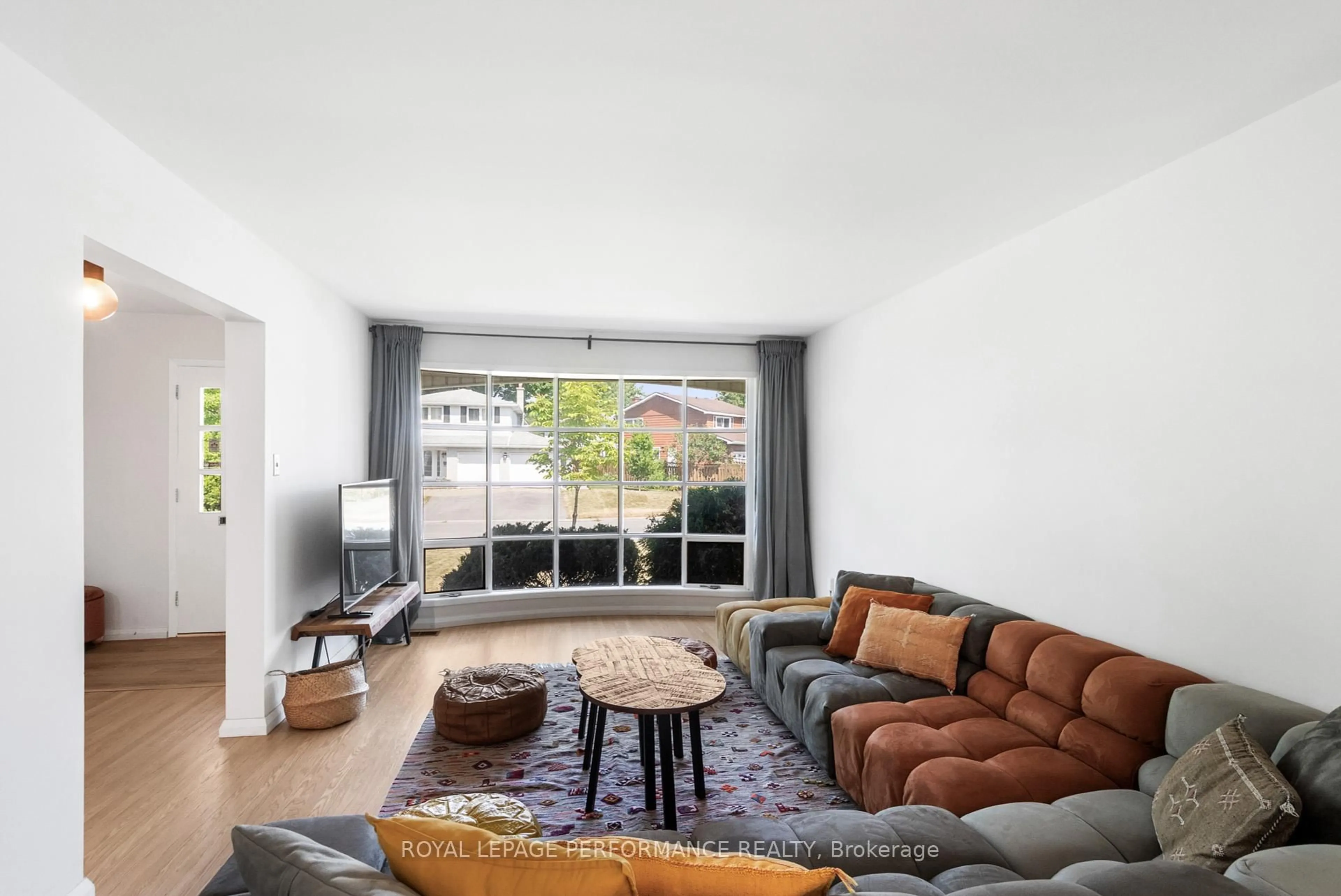 Living room with furniture, unknown for 33 Woodview Cres, Ottawa Ontario K1B 3B1