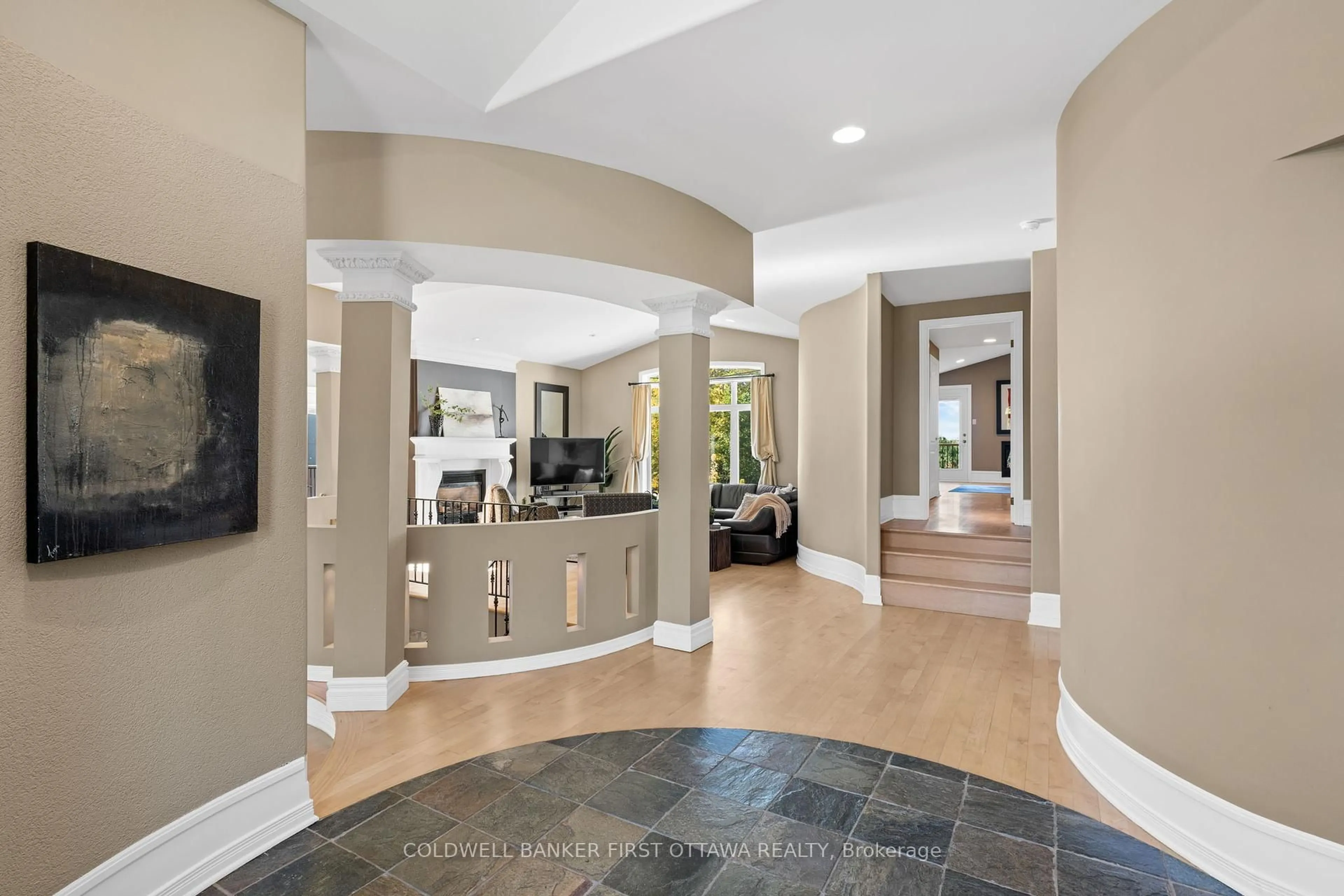 Indoor entryway for 358 River Rd, Ottawa Ontario K1V 1R8