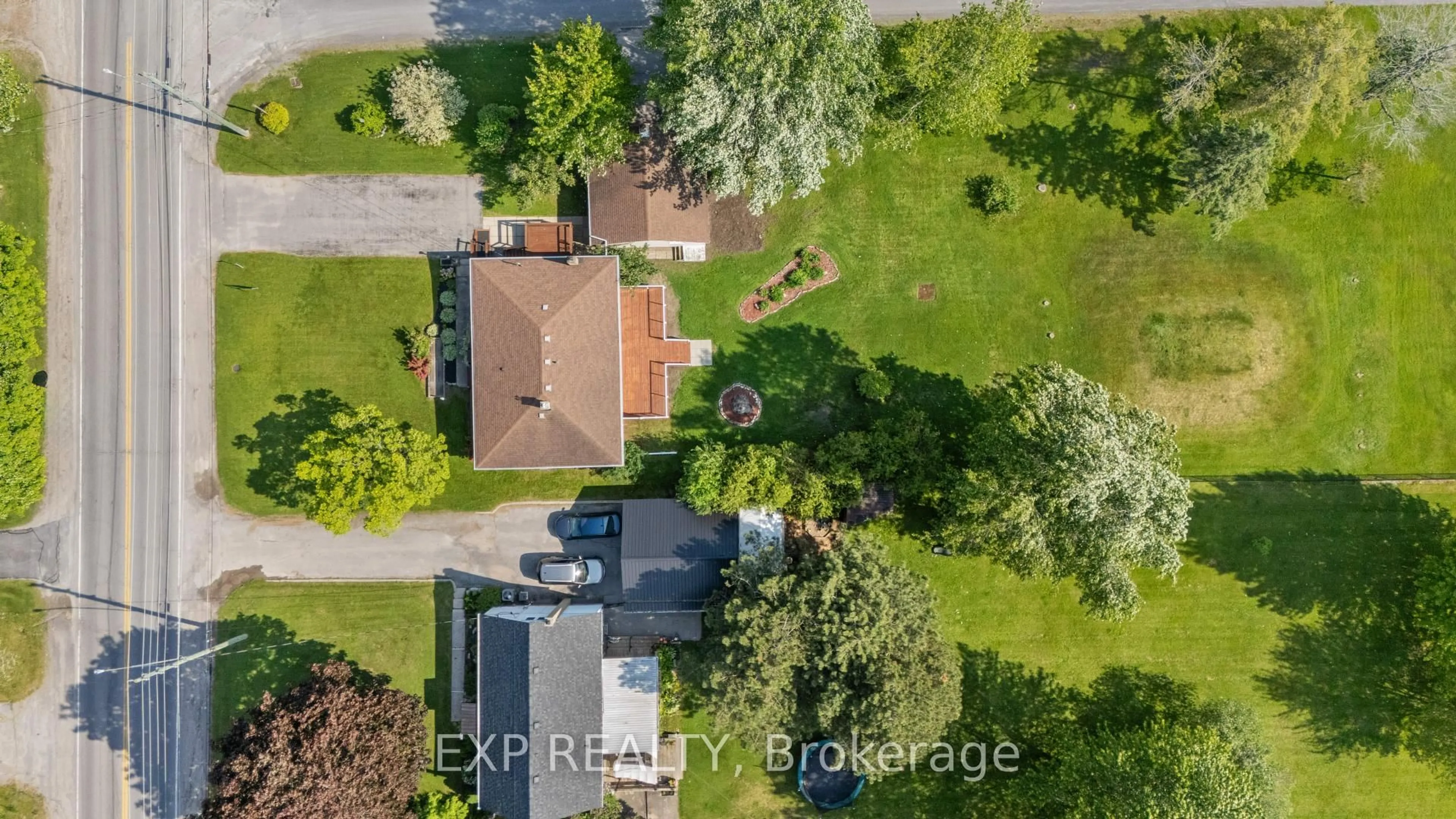A pic from outside/outdoor area/front of a property/back of a property/a pic from drone, street for 450 Coronation Blvd, Amherstview Ontario K7M 5P9