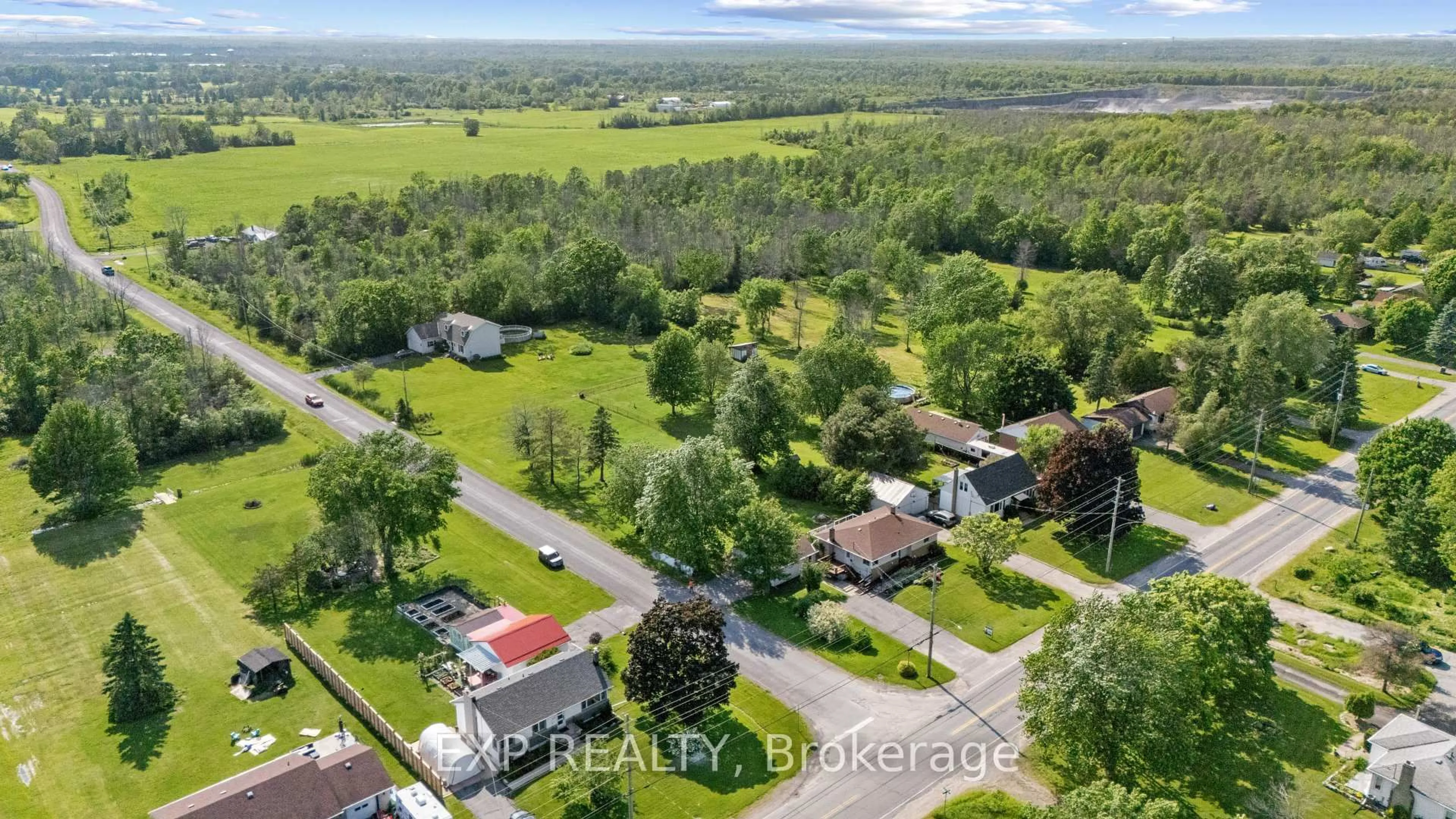 A pic from outside/outdoor area/front of a property/back of a property/a pic from drone, unknown for 450 Coronation Blvd, Amherstview Ontario K7M 5P9