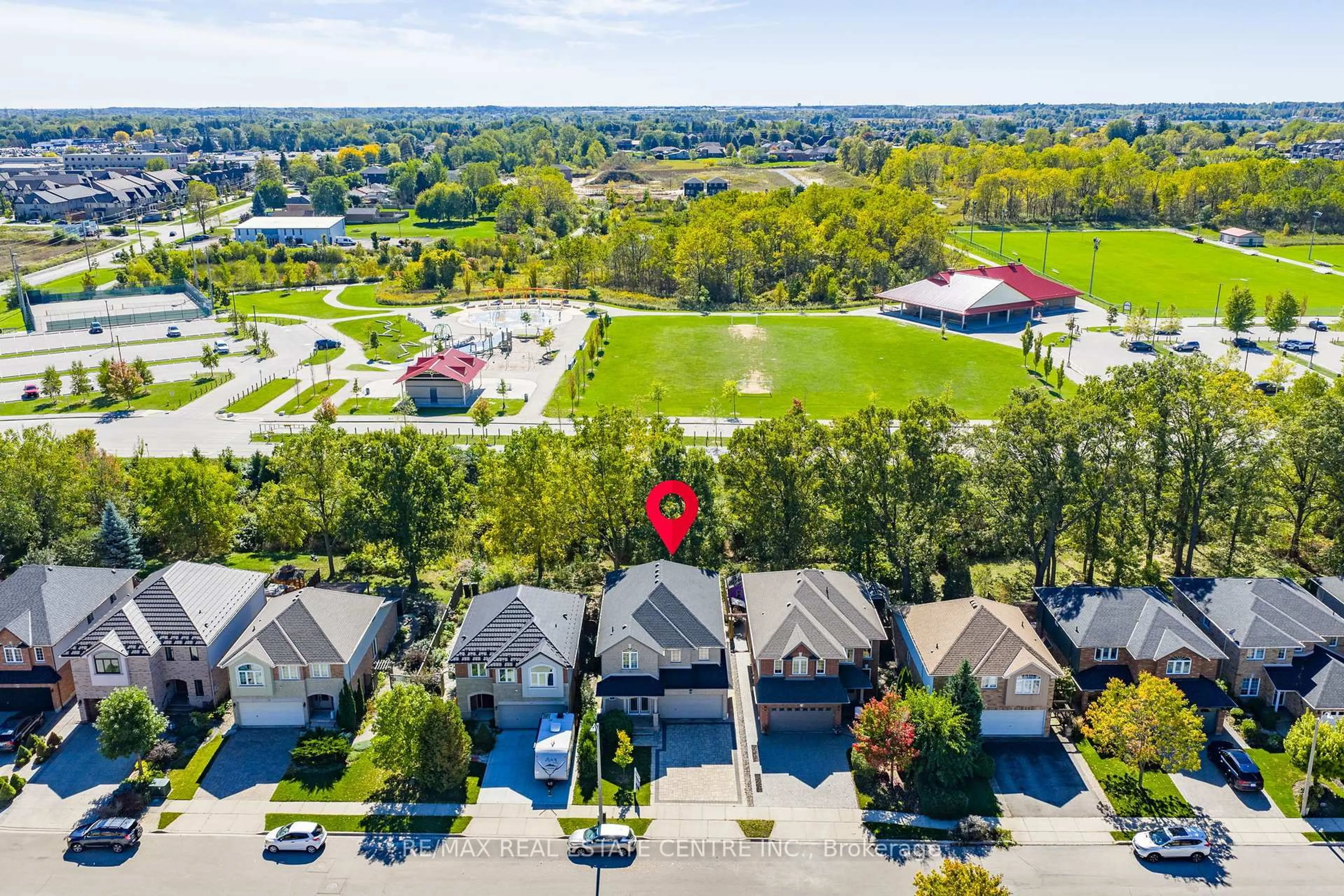 A pic from outside/outdoor area/front of a property/back of a property/a pic from drone, unknown for 35 Pantano Dr, Hamilton Ontario L9B 2Y4