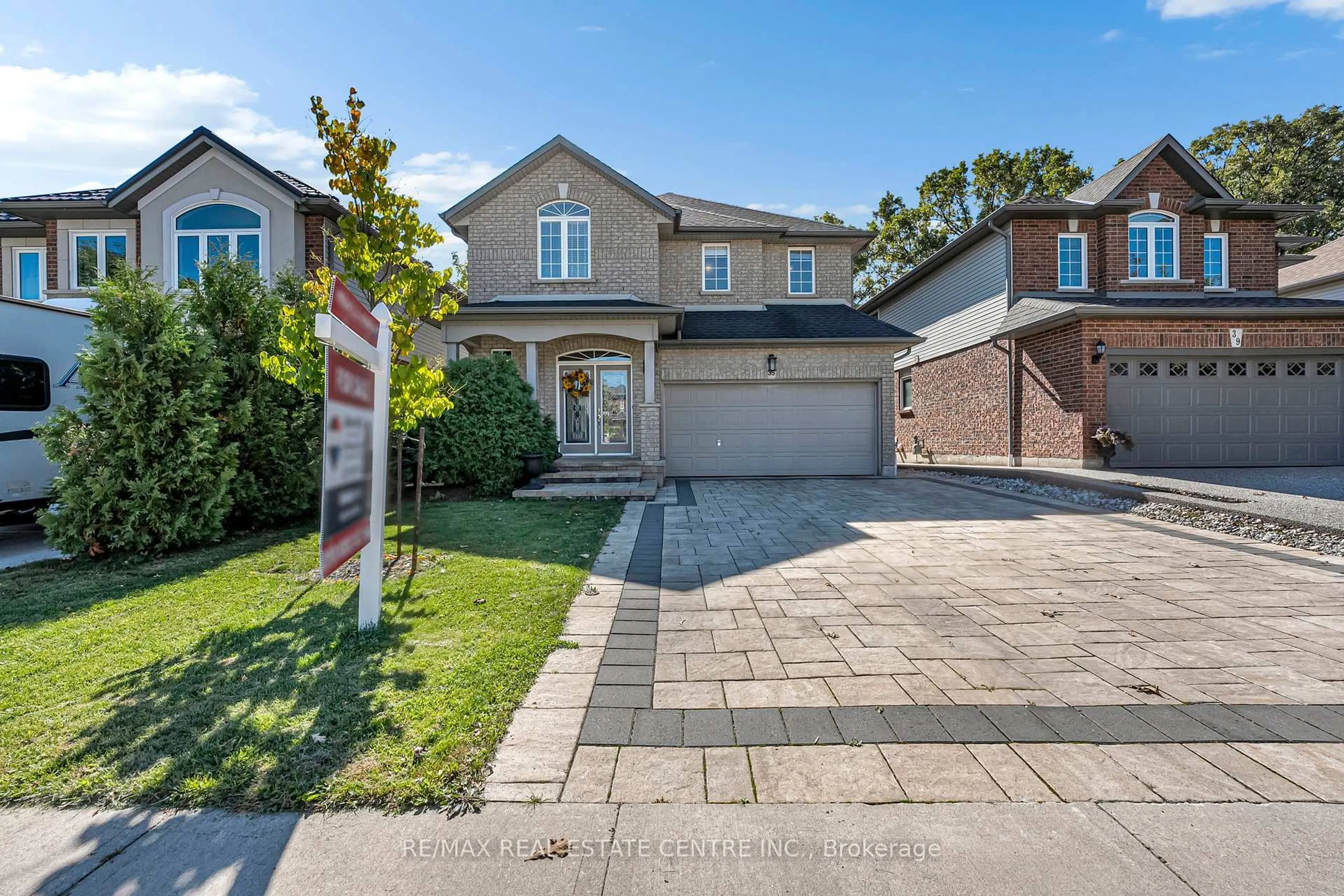 Home with brick exterior material, street for 35 Pantano Dr, Hamilton Ontario L9B 2Y4