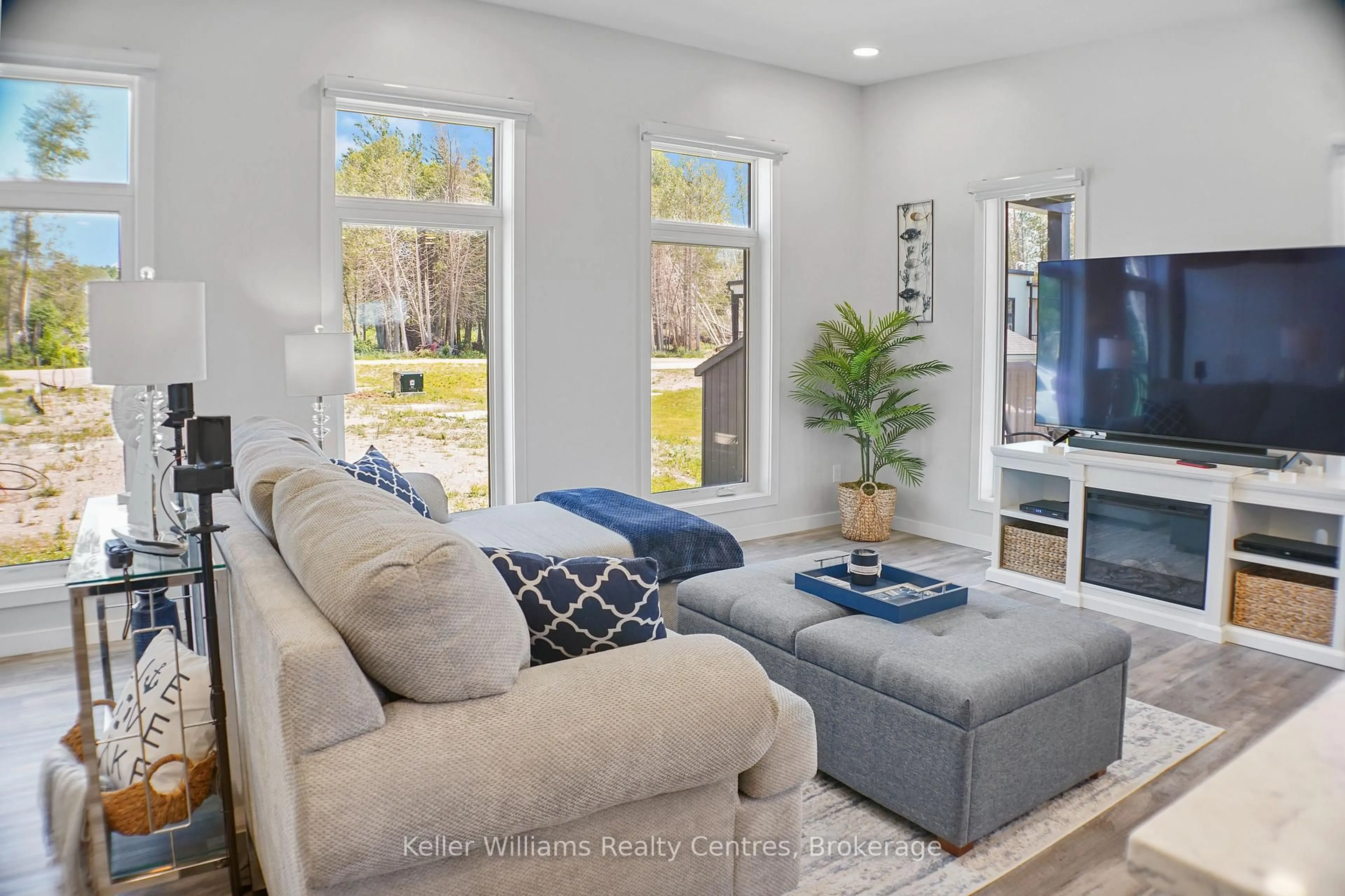 Living room with furniture, unknown for 5007 Highway 21 Highway #1510, Saugeen Shores Ontario N0H 2C5