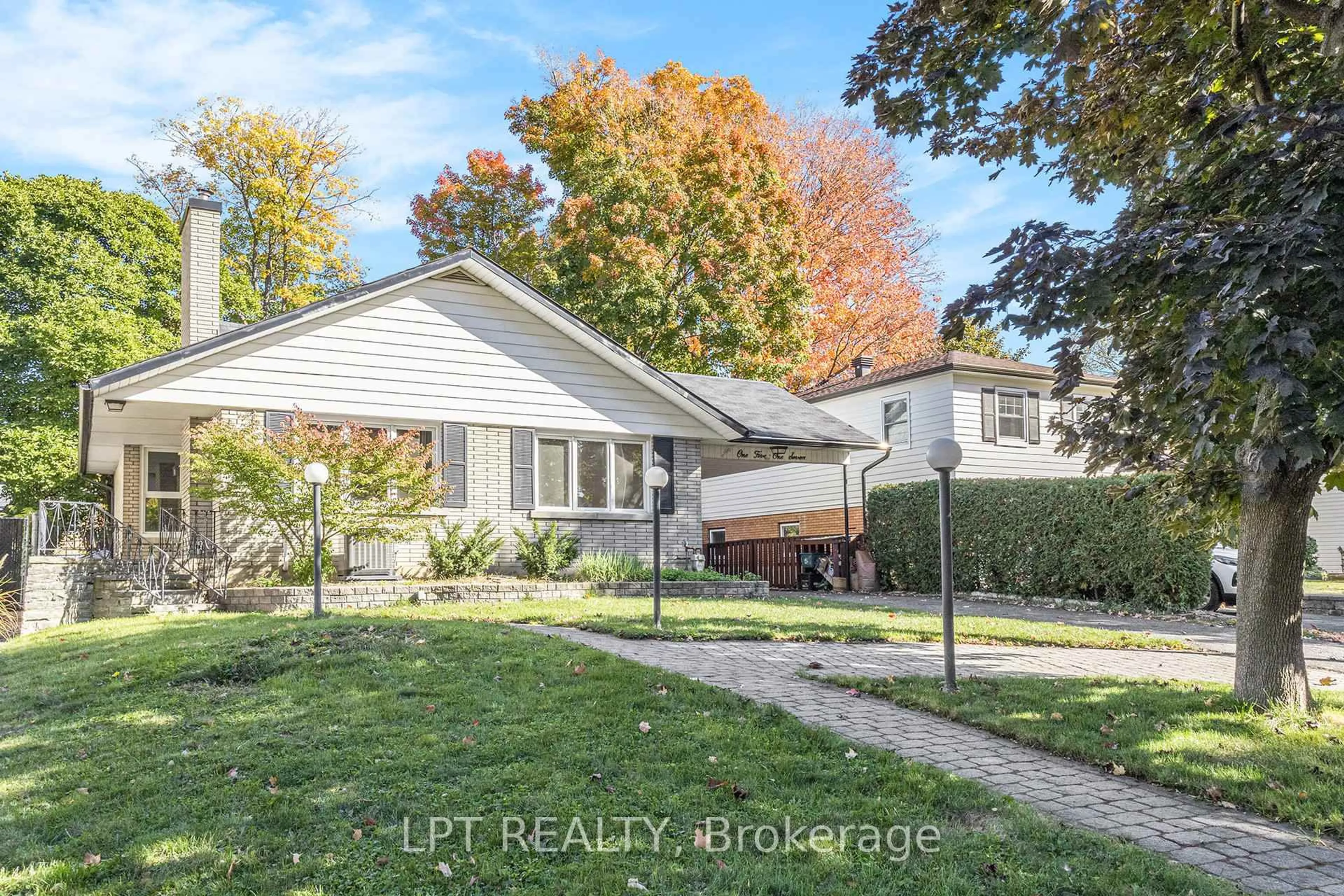 Unknown for 1517 Caverley St, Ottawa Ontario K1G 0X9