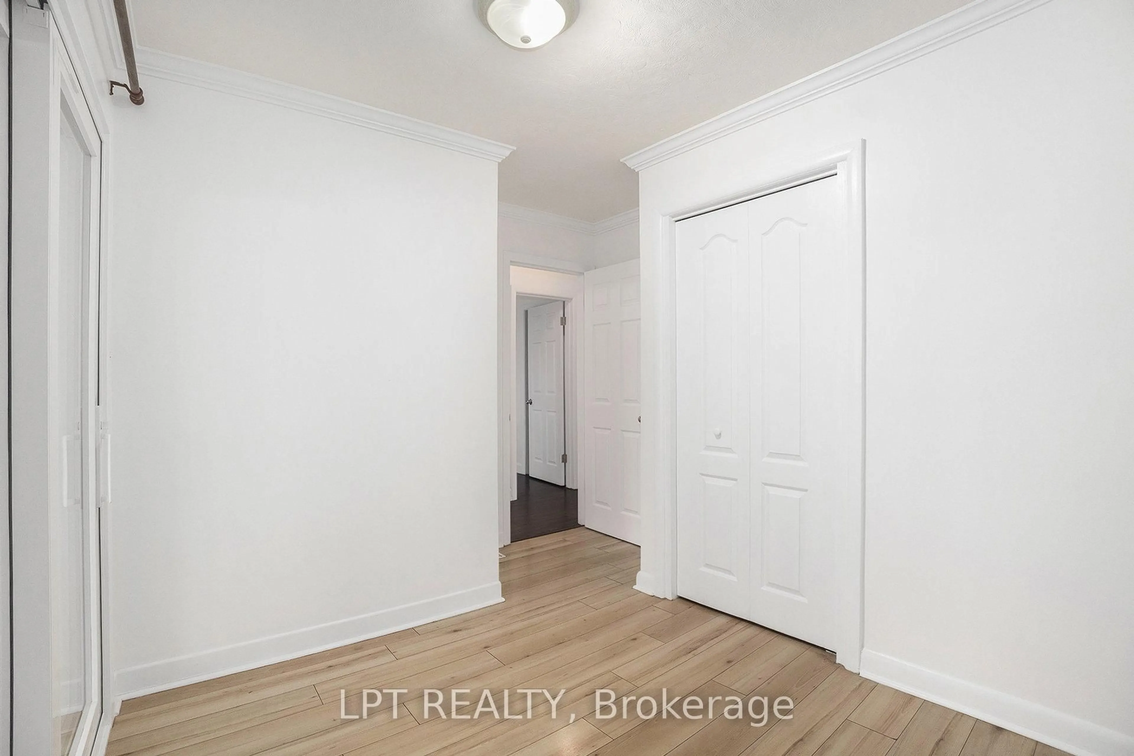 A pic of a room for 1517 Caverley St, Ottawa Ontario K1G 0X9