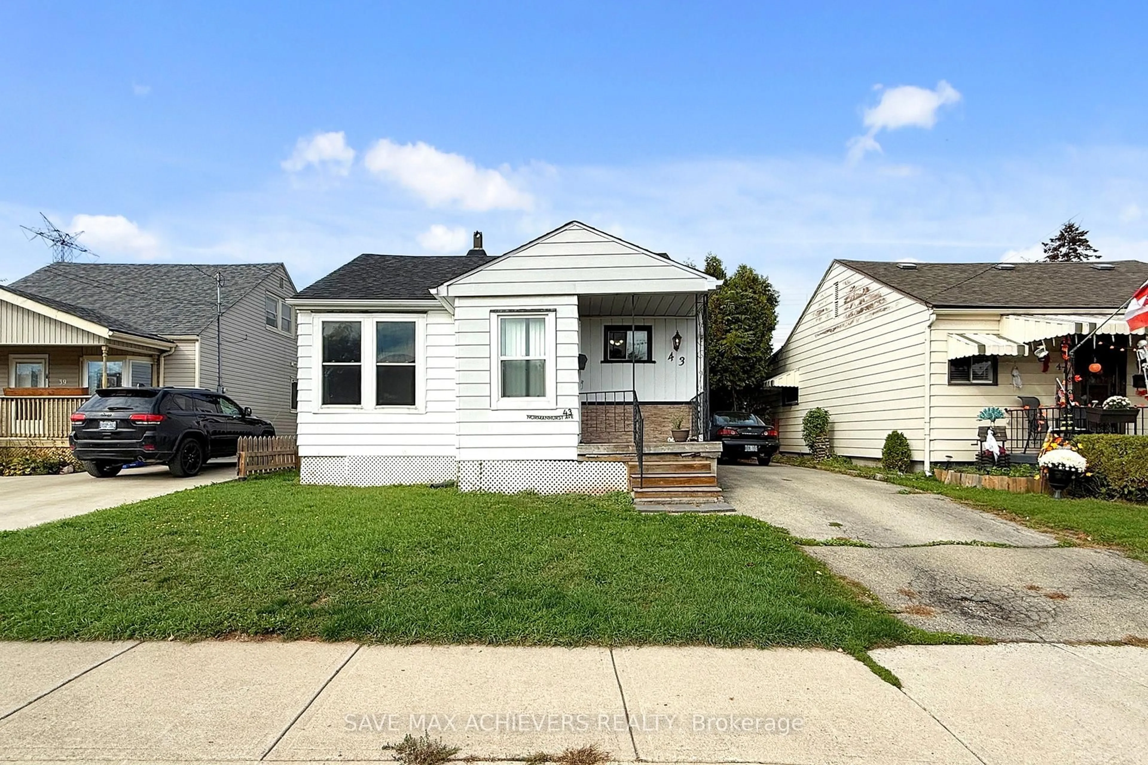 Home with vinyl exterior material, street for 43 Normanhurst Ave, Hamilton Ontario L8H 5M3