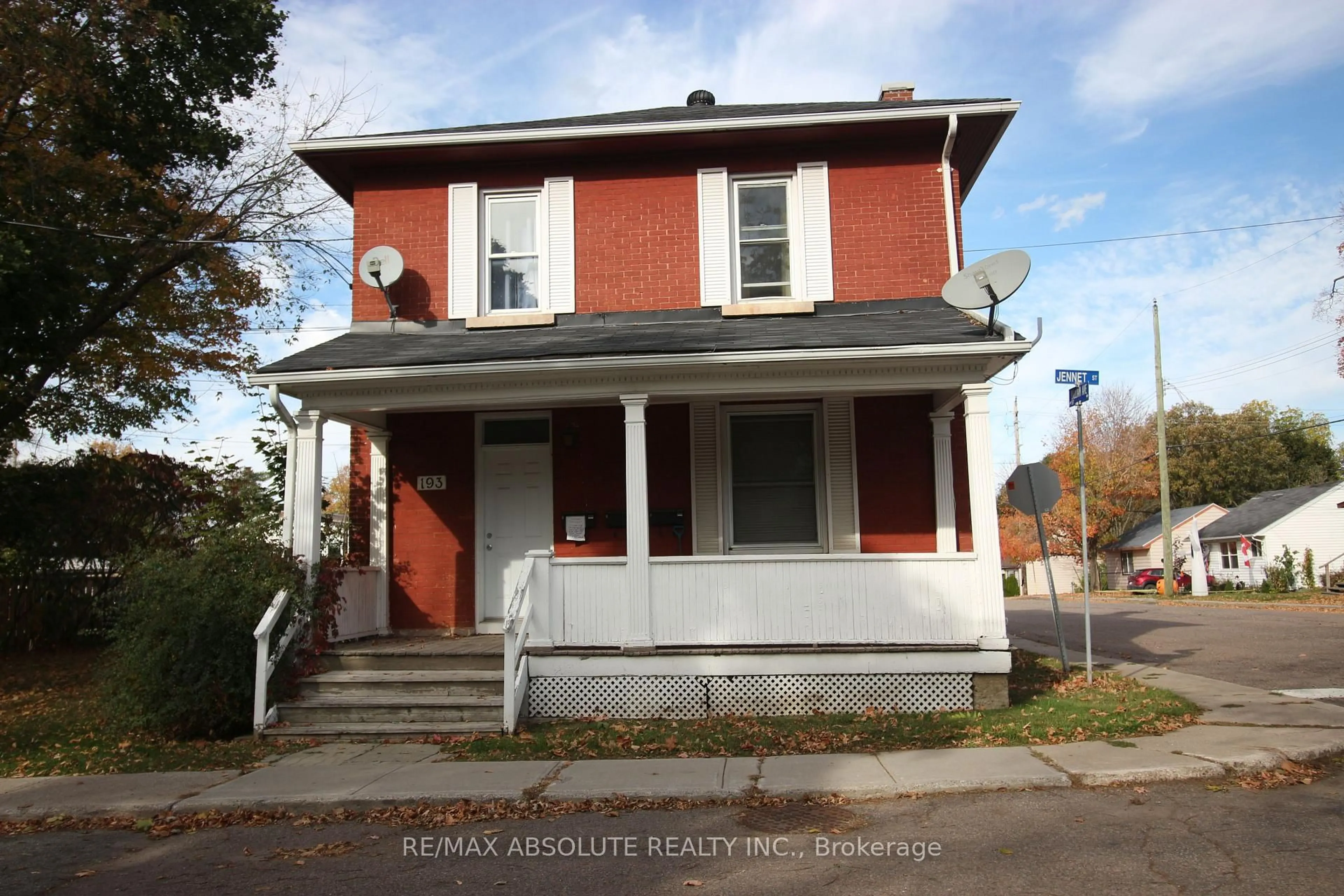 Home with vinyl exterior material, street for 193 Jennet St, Renfrew Ontario K7V 3C2