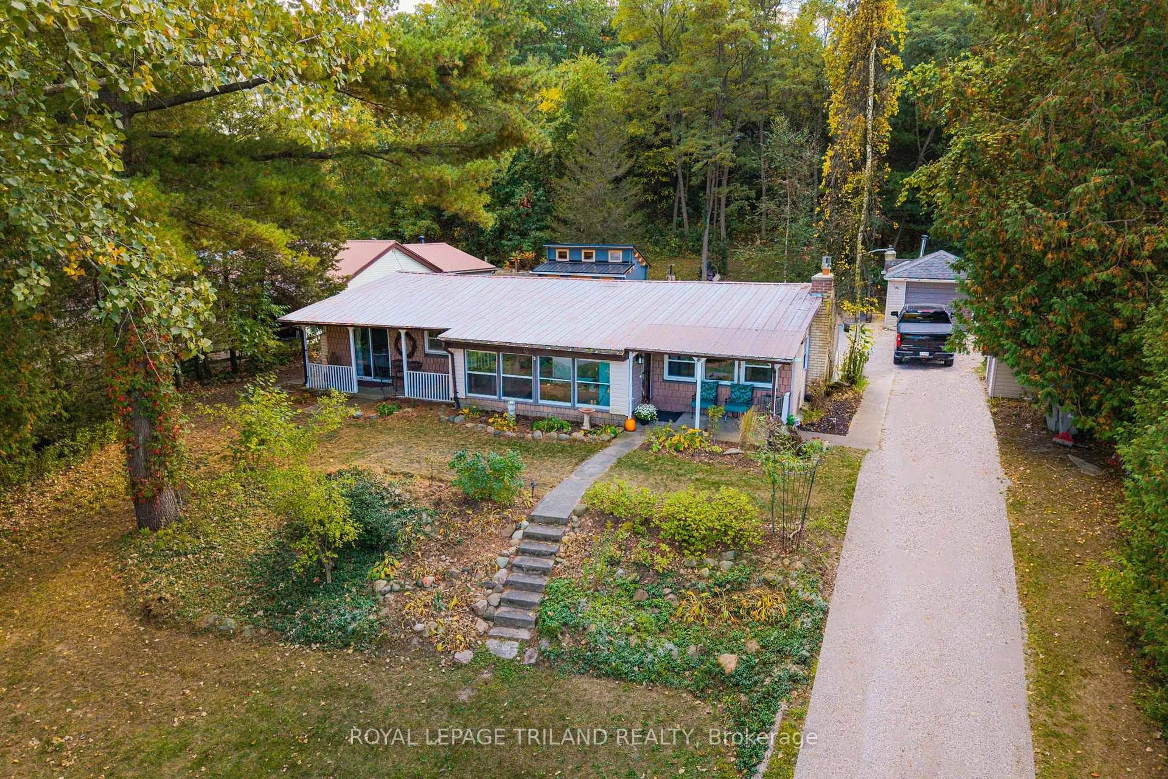 A pic from outside/outdoor area/front of a property/back of a property/a pic from drone, unknown for 7707 Patrick St, Lambton Shores Ontario N0M 2L0