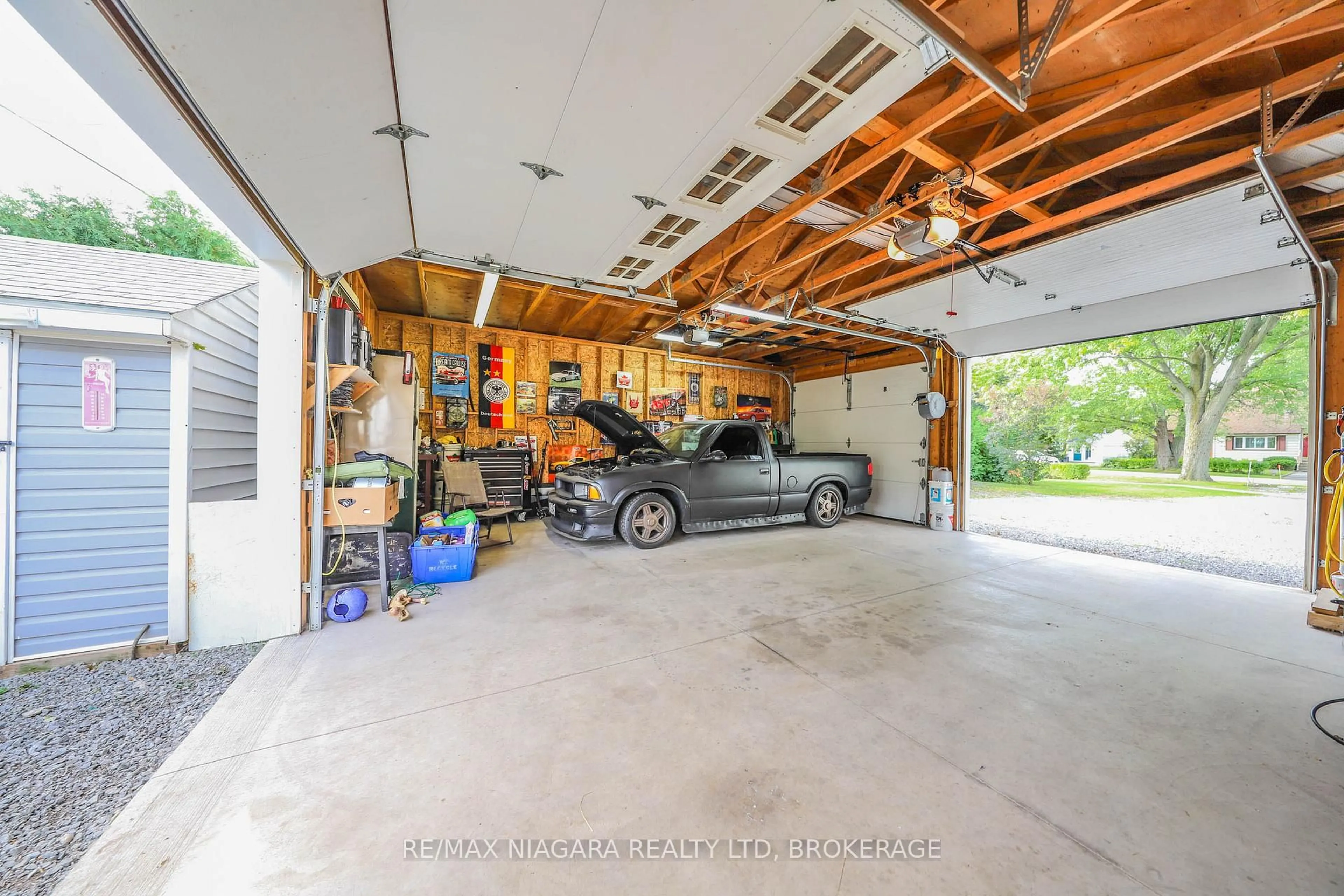 Indoor garage for 82 Devon Rd, St. Catharines Ontario L2N 1X6