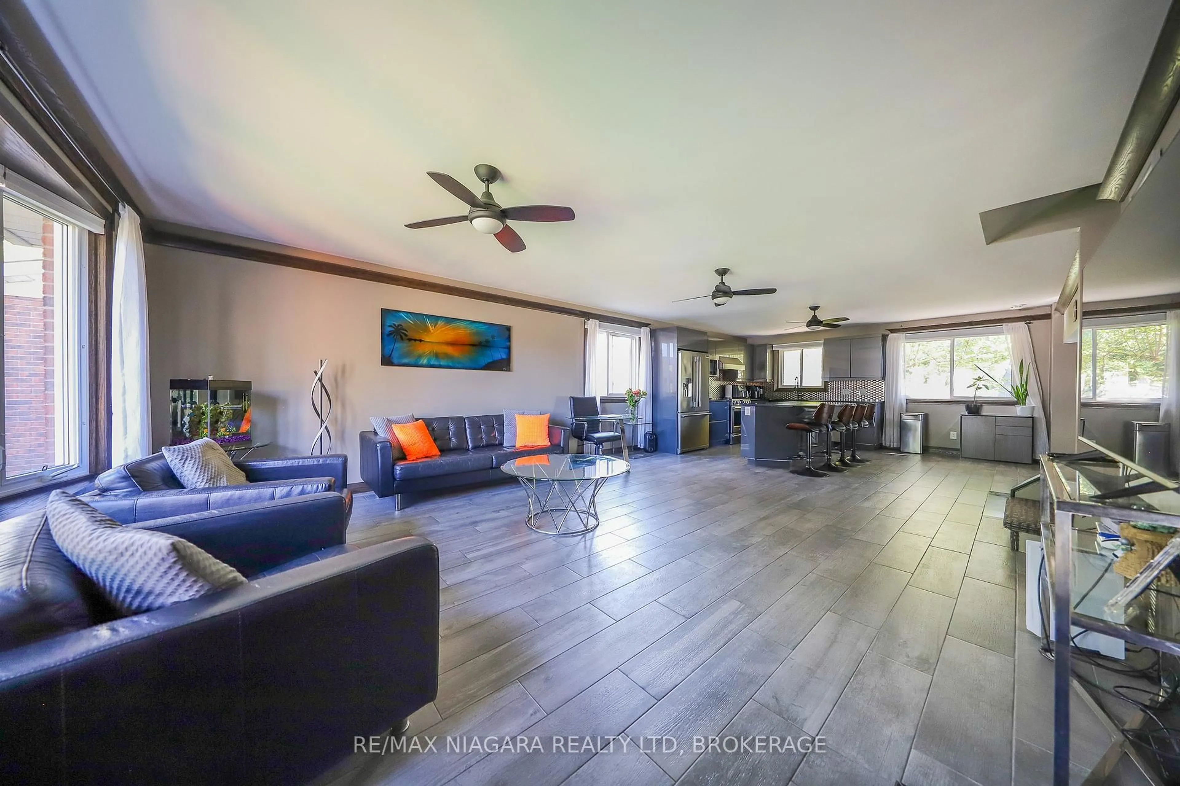 Living room with furniture, unknown for 21 Jessica Dr, St. Catharines Ontario L2M 6V9