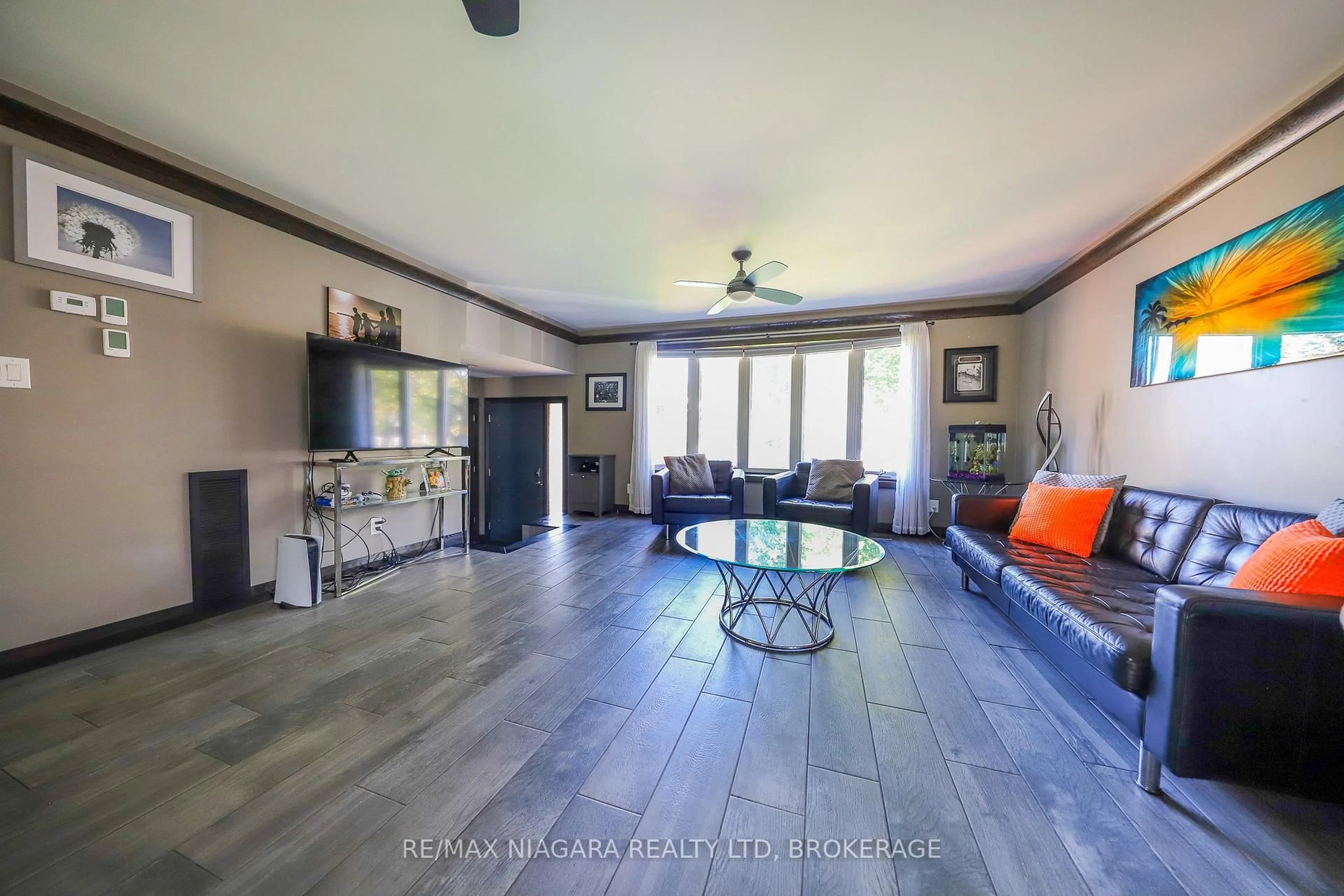 Living room with furniture, unknown for 21 Jessica Dr, St. Catharines Ontario L2M 6V9