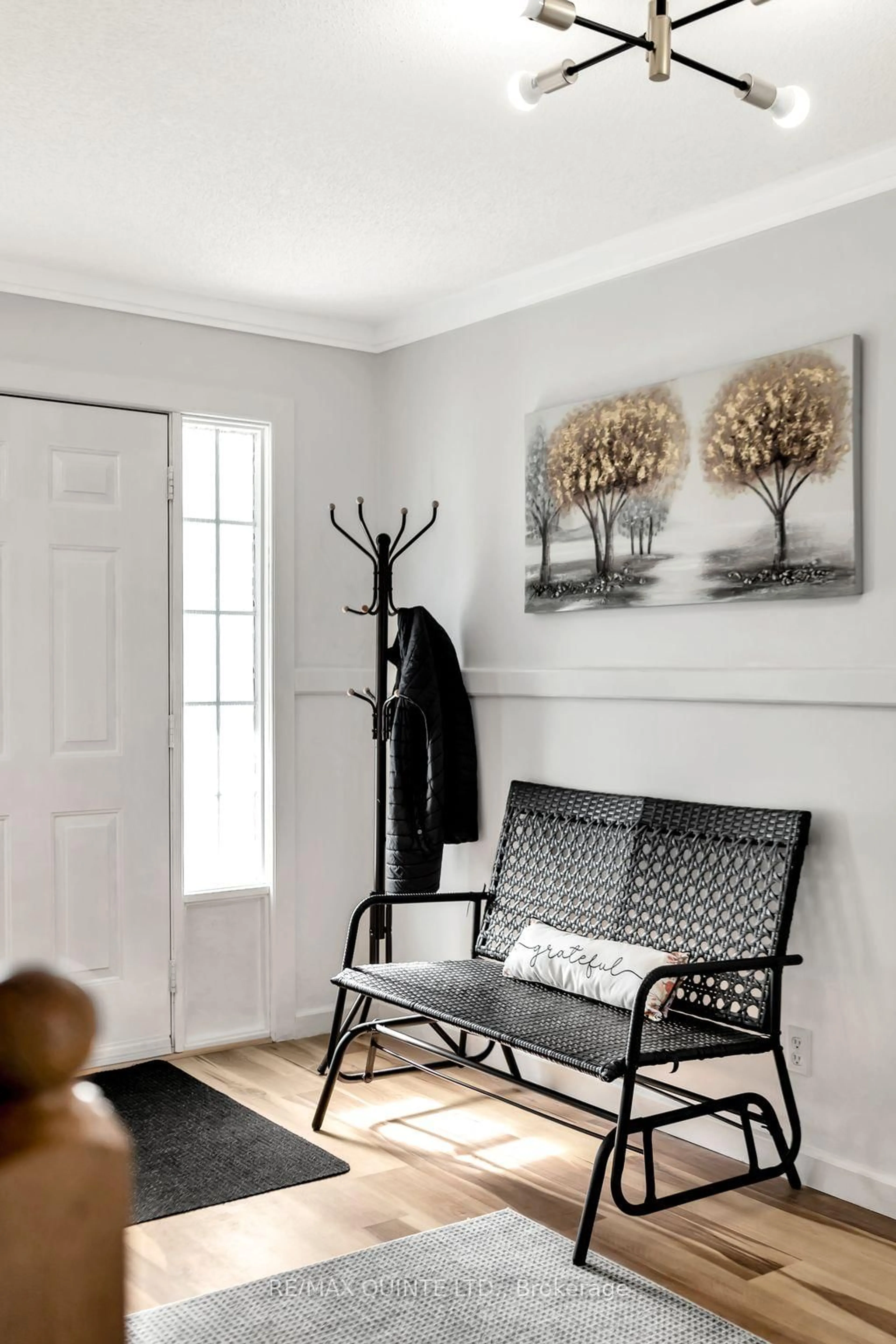 Indoor entryway for 108 Elgin St, Madoc Ontario K0K 2K0