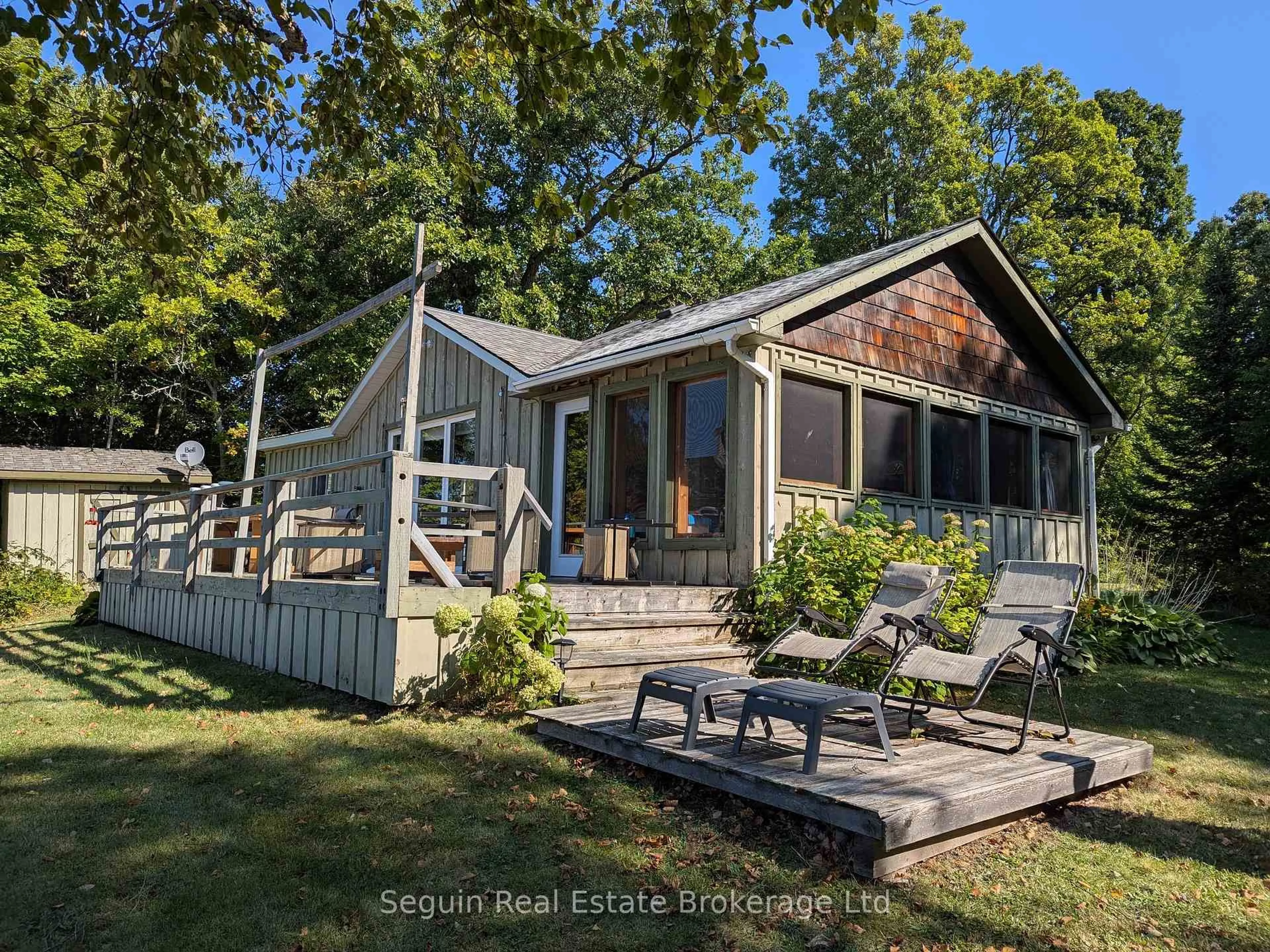 Home with vinyl exterior material, water/lake/river/ocean view for 15 Bella Lane, Seguin Ontario P2A 0B6
