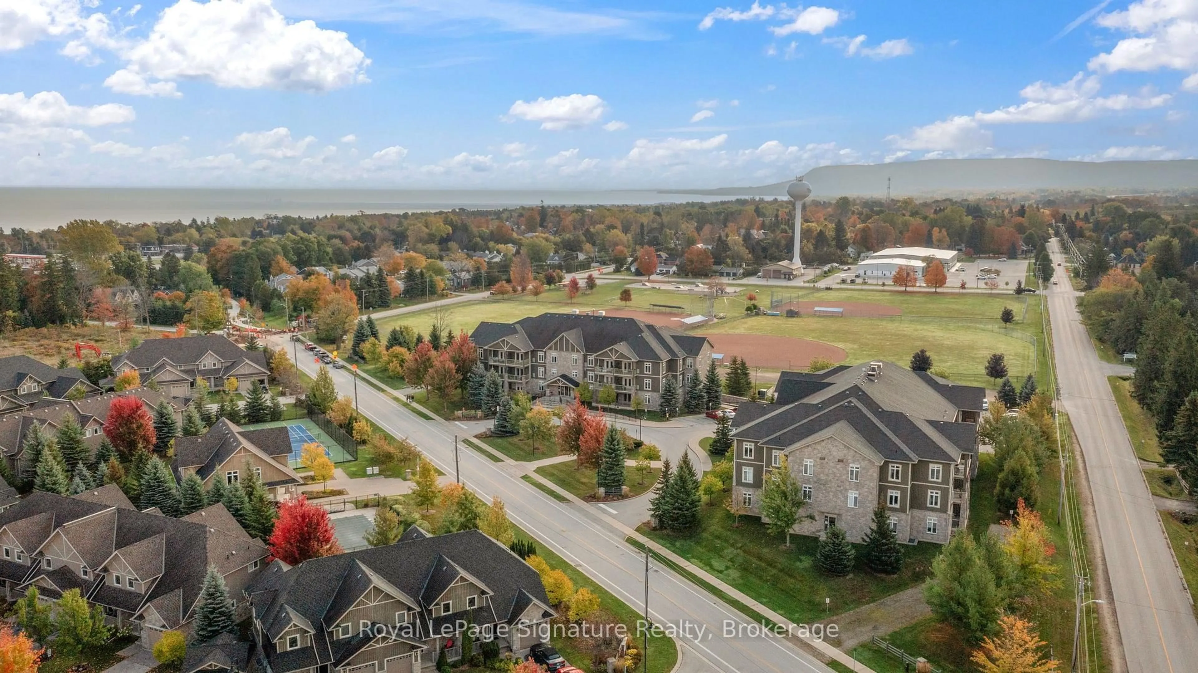 A pic from outside/outdoor area/front of a property/back of a property/a pic from drone, mountain view for 27 Beaver St #207, Blue Mountains Ontario N0H 2P0