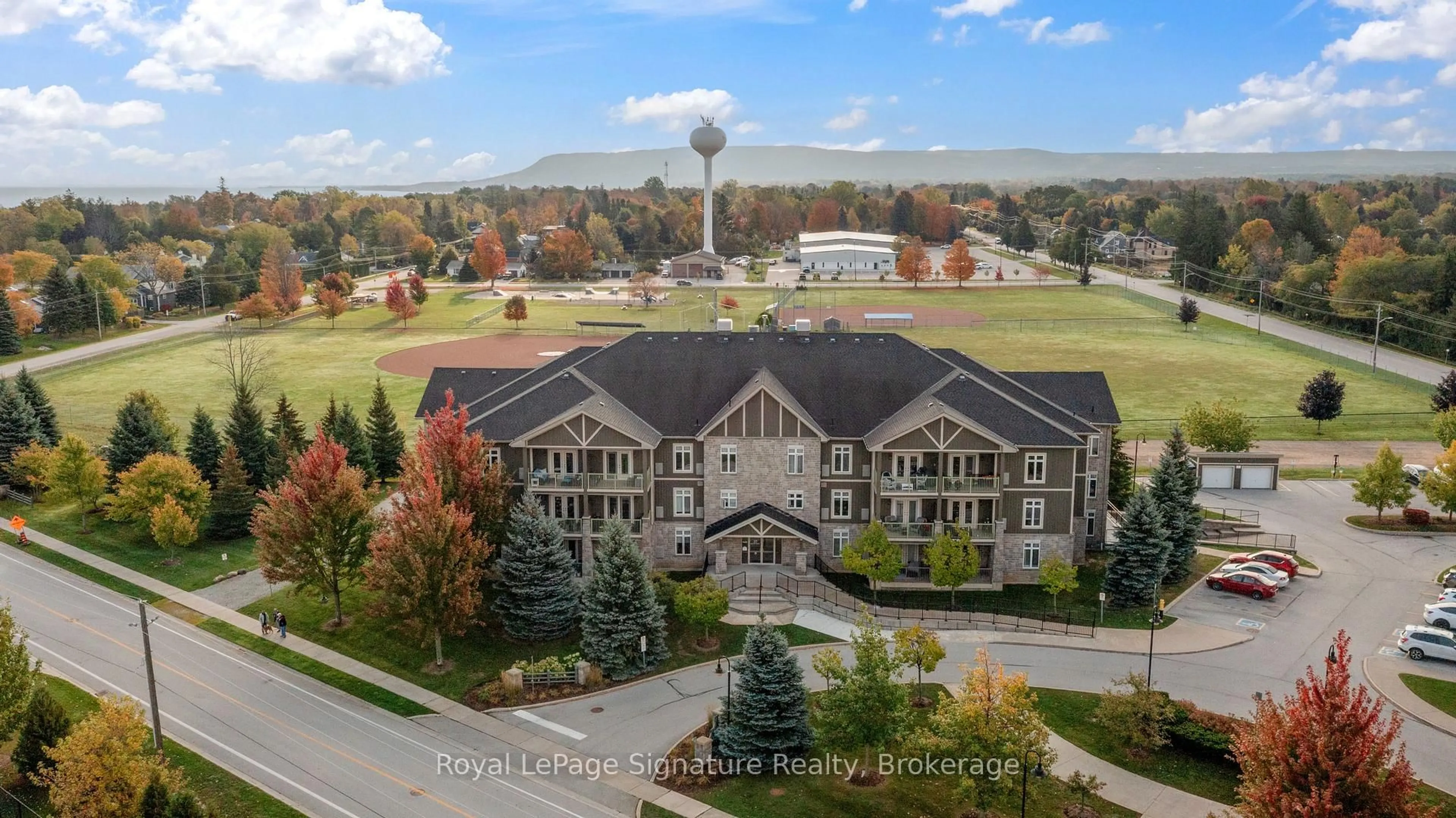 A pic from outside/outdoor area/front of a property/back of a property/a pic from drone, mountain view for 27 Beaver St #207, Blue Mountains Ontario N0H 2P0