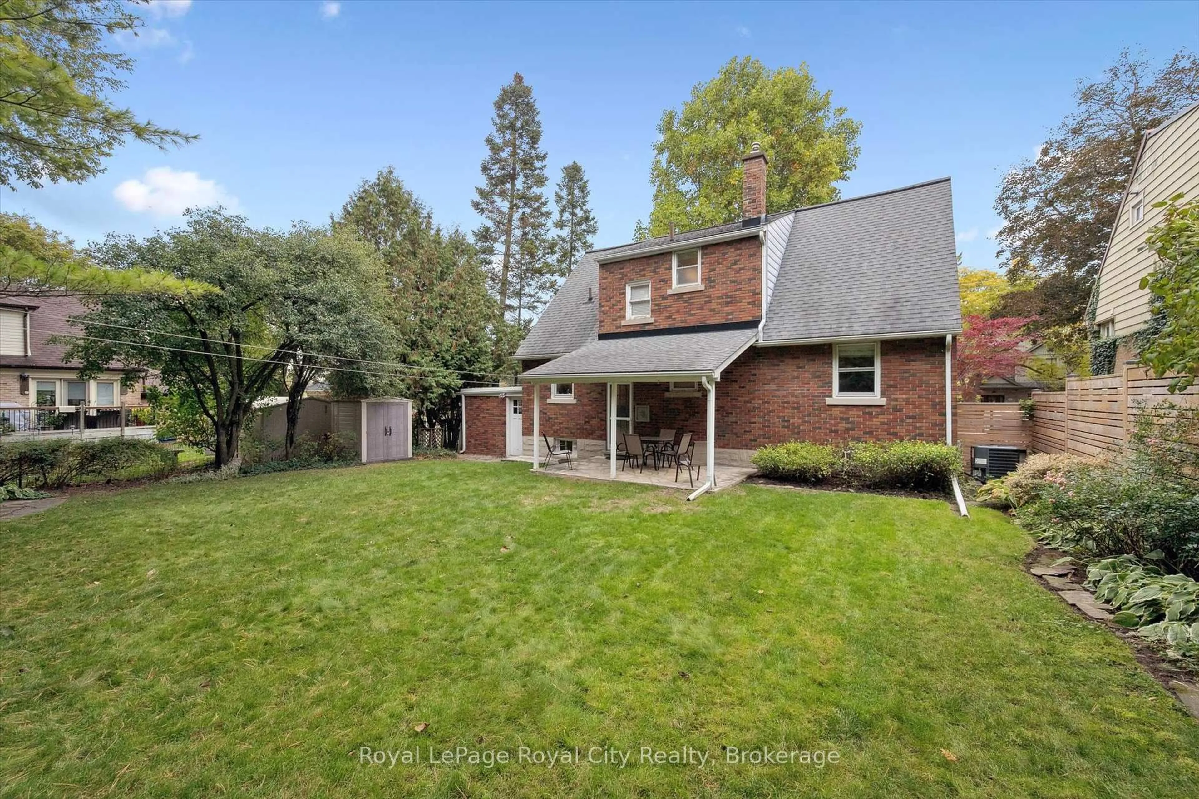 A pic from outside/outdoor area/front of a property/back of a property/a pic from drone, unknown for 82 Metcalfe St, Guelph Ontario N1E 4X6