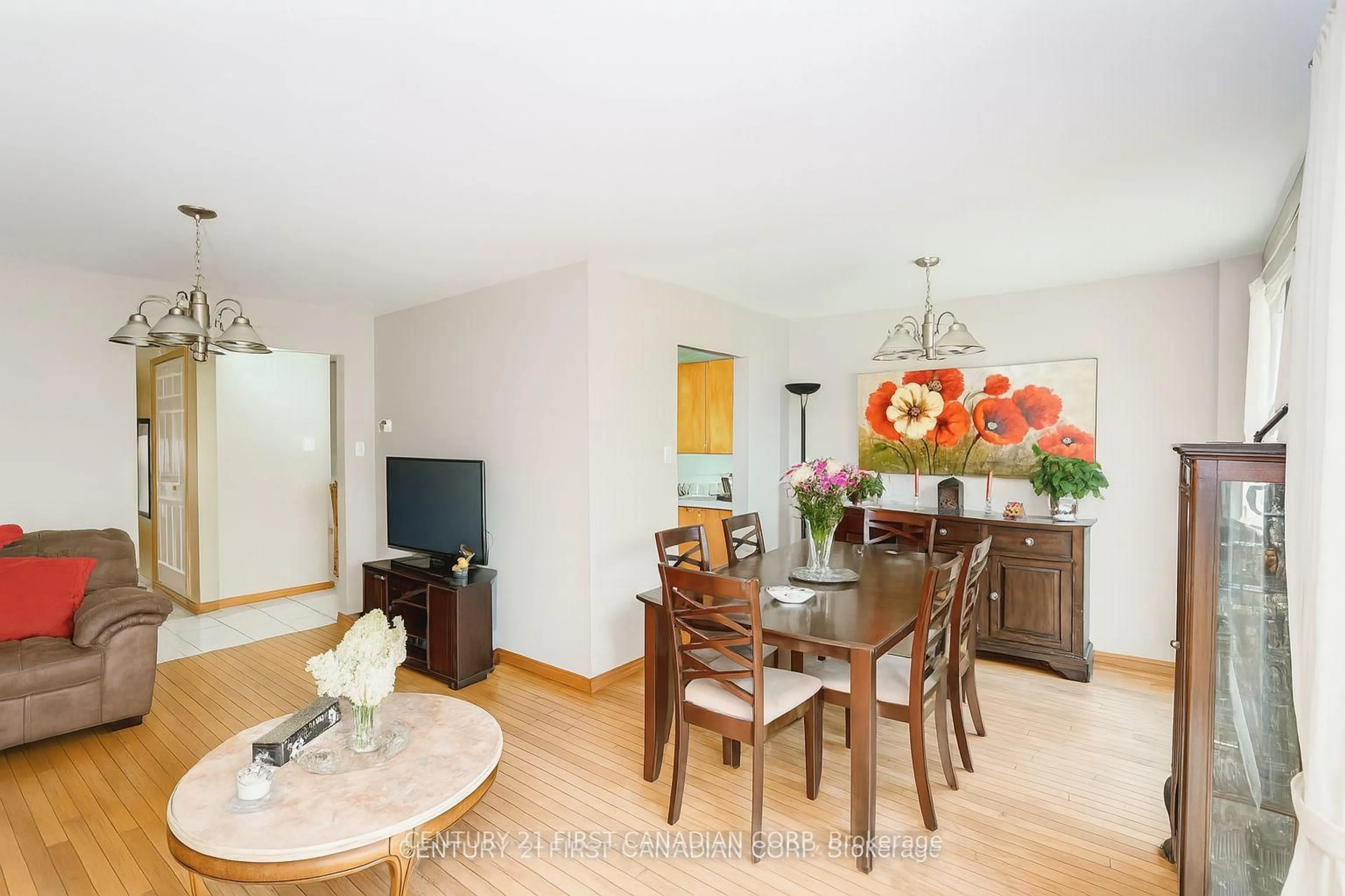 Dining room, wood/laminate floor for 195 Deveron Cres #40, London South Ontario N5Z 4J7