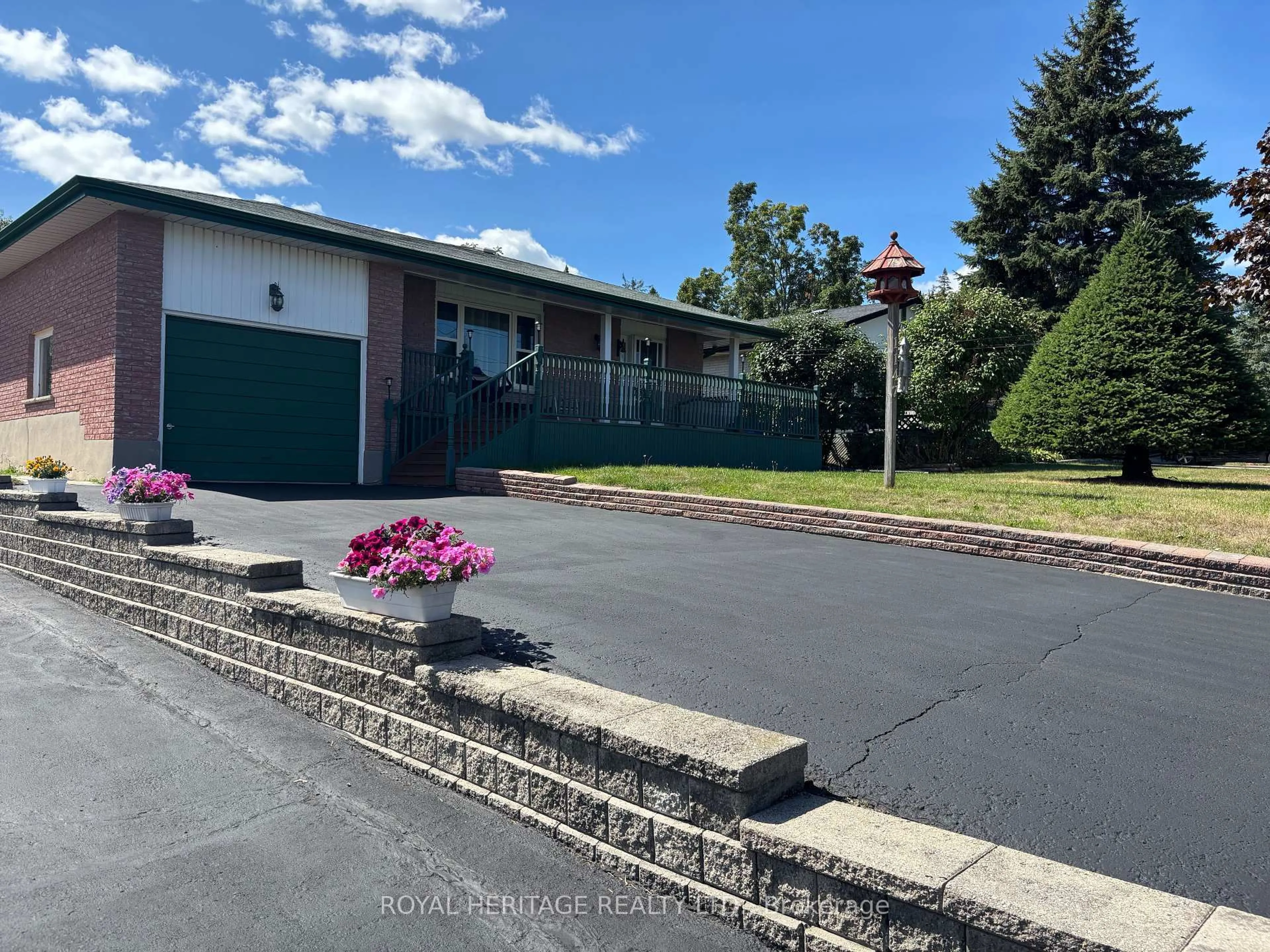 A pic from outside/outdoor area/front of a property/back of a property/a pic from drone, unknown for 1147 Chemong Rd, Peterborough Ontario K9J 6X2