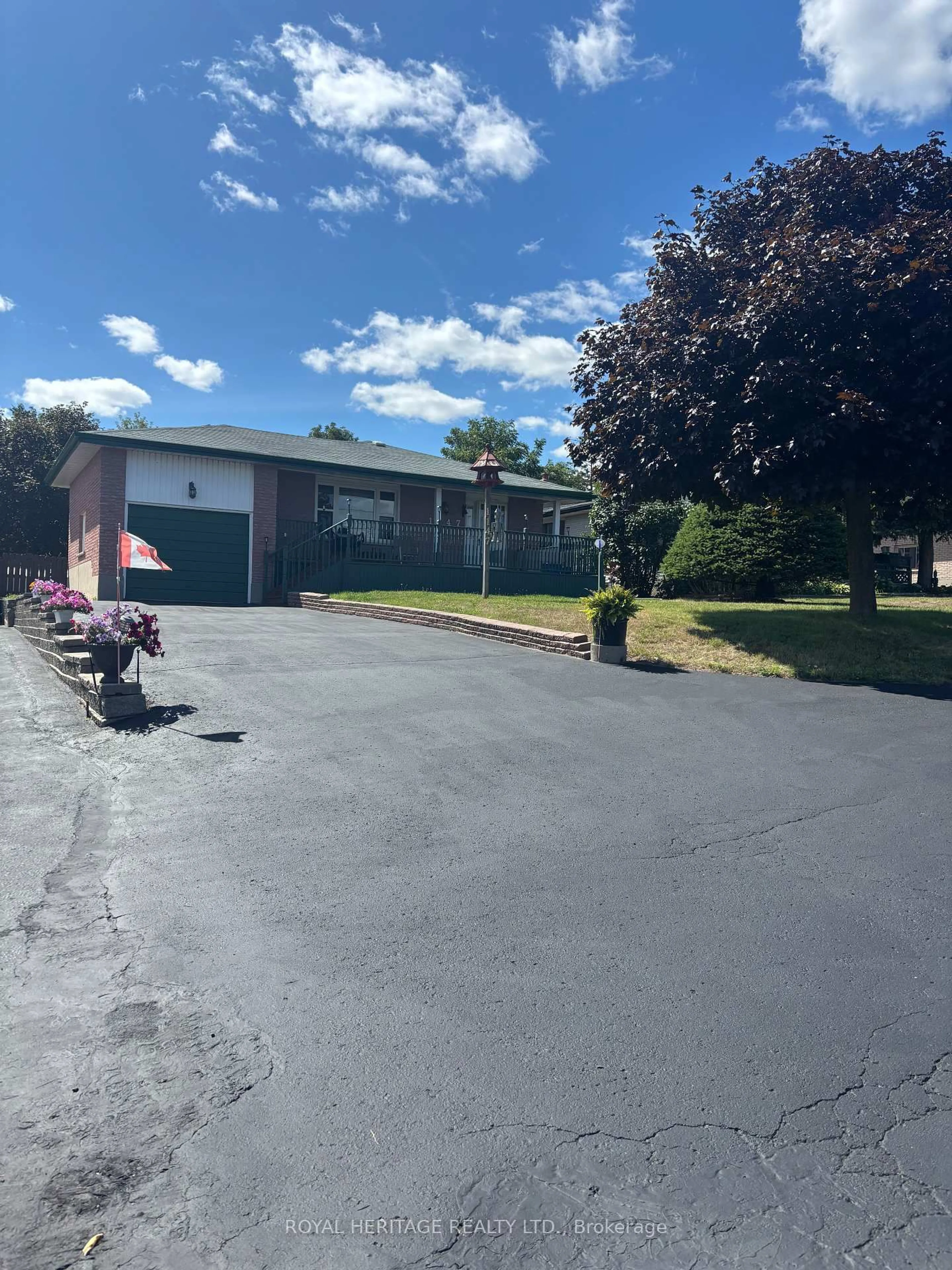 A pic from outside/outdoor area/front of a property/back of a property/a pic from drone, street for 1147 Chemong Rd, Peterborough Ontario K9J 6X2