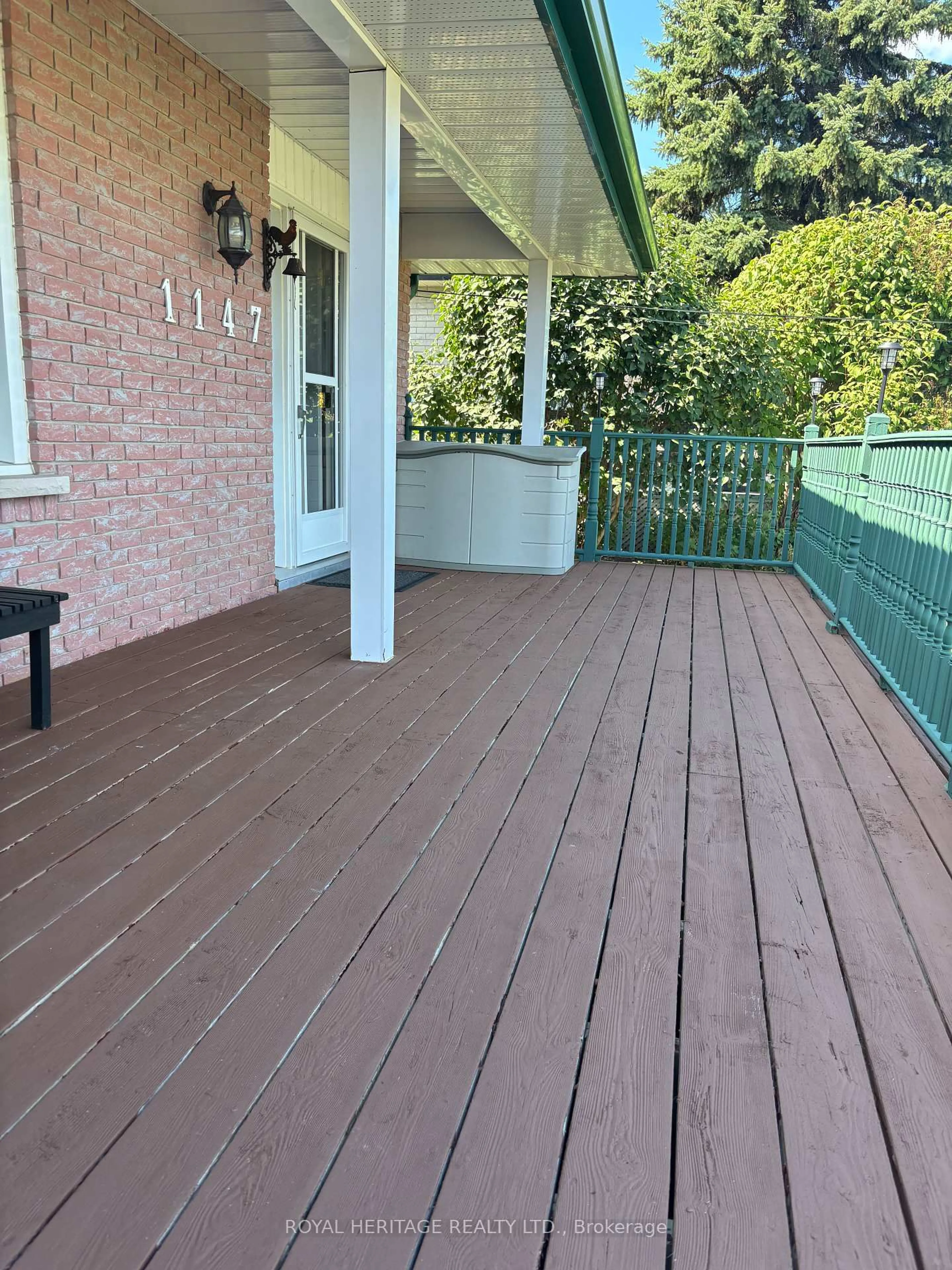 Patio, street for 1147 Chemong Rd, Peterborough Ontario K9J 6X2