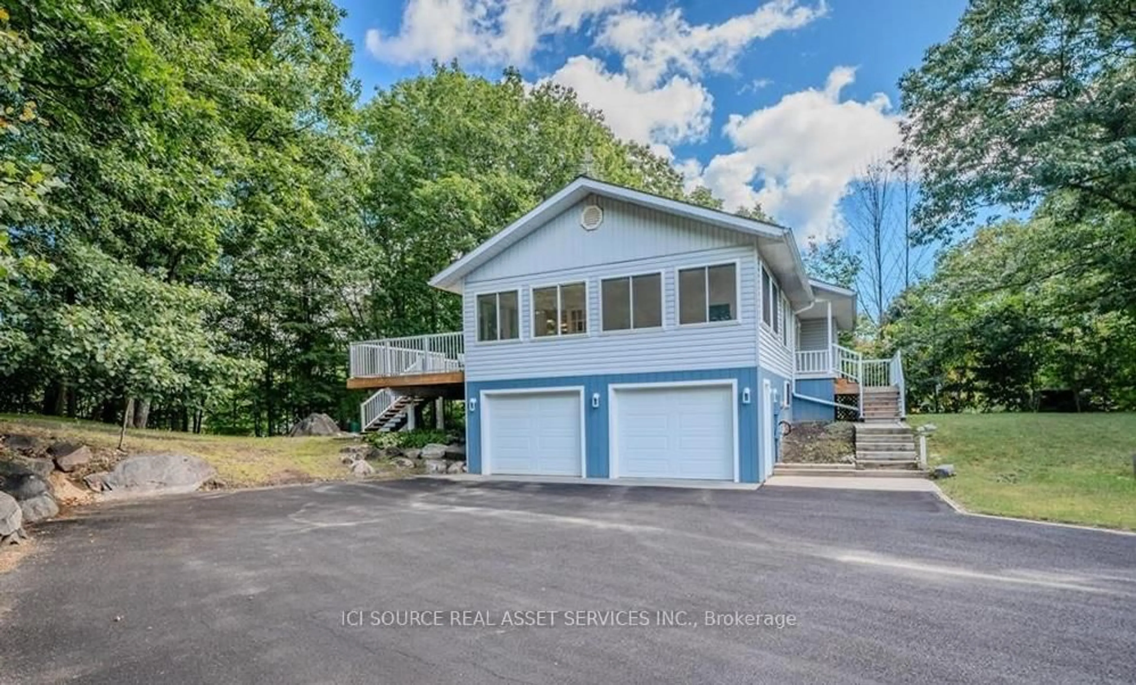 Indoor garage for 9 Indian Cres, Muskoka Lakes Ontario P0B 1J0