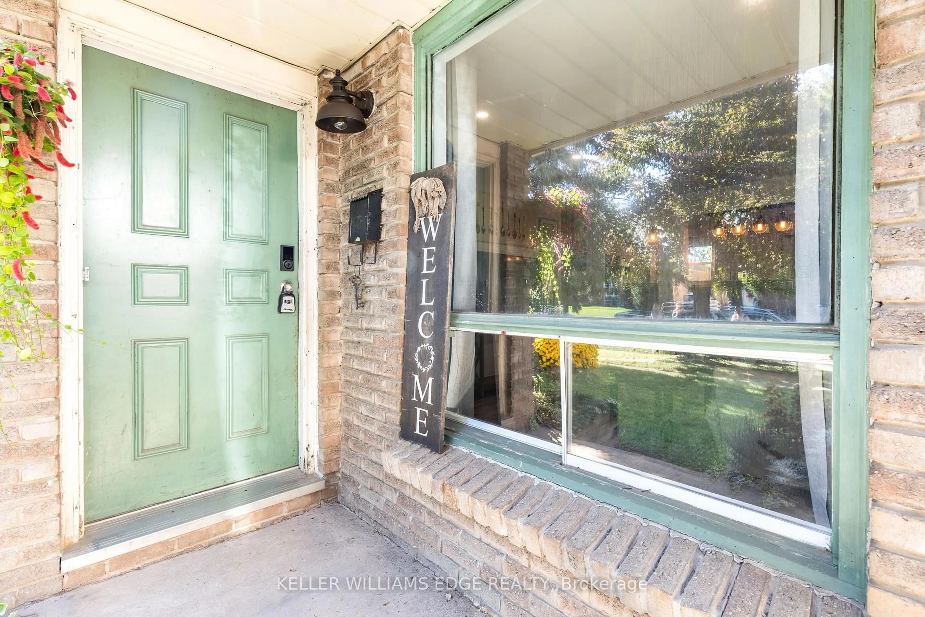 Indoor entryway for 117 Graystone Cres, Welland Ontario L3C 6G6