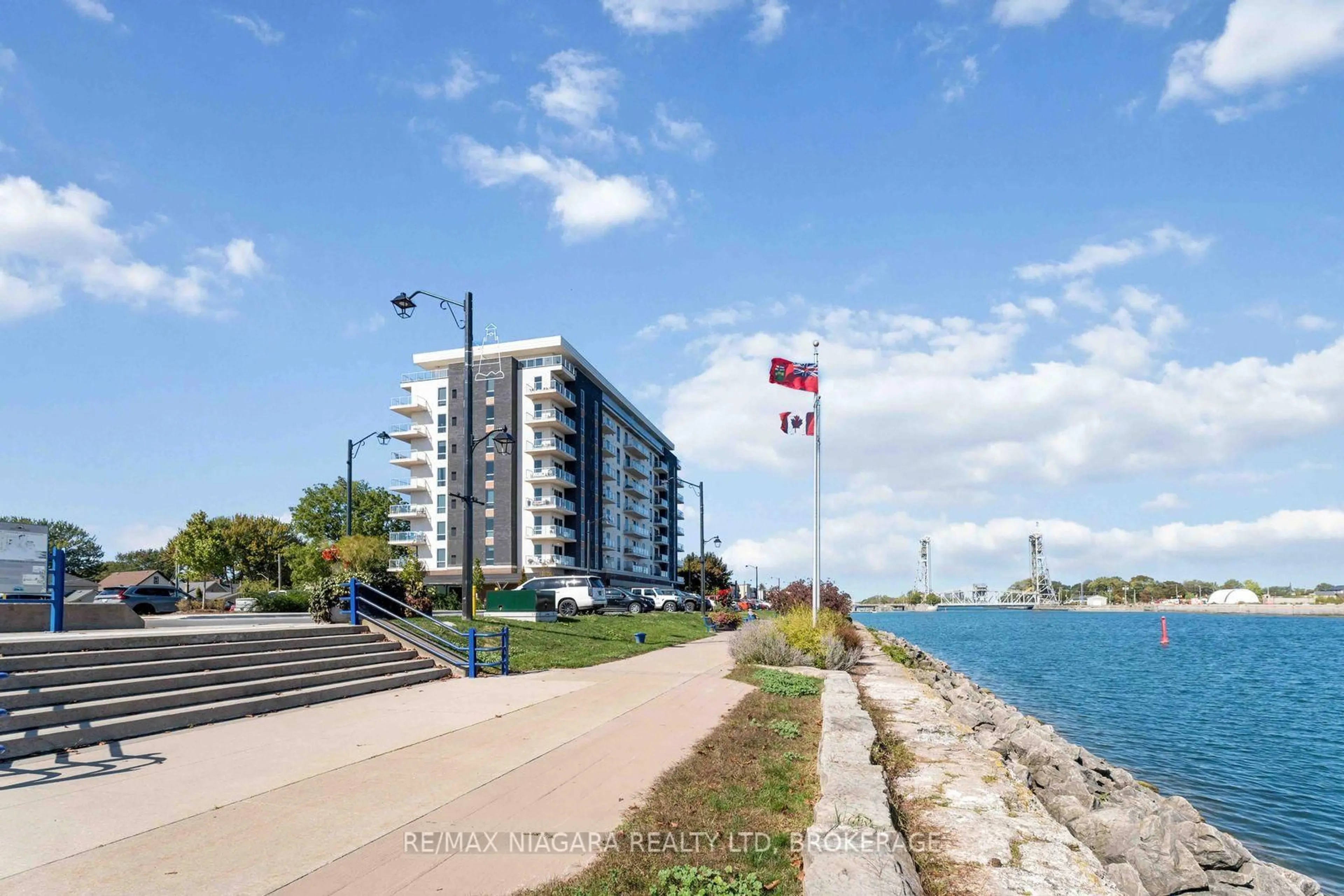 Blurry image for 118 West St #Penthouse Unit 903, Port Colborne Ontario L3K 4C9