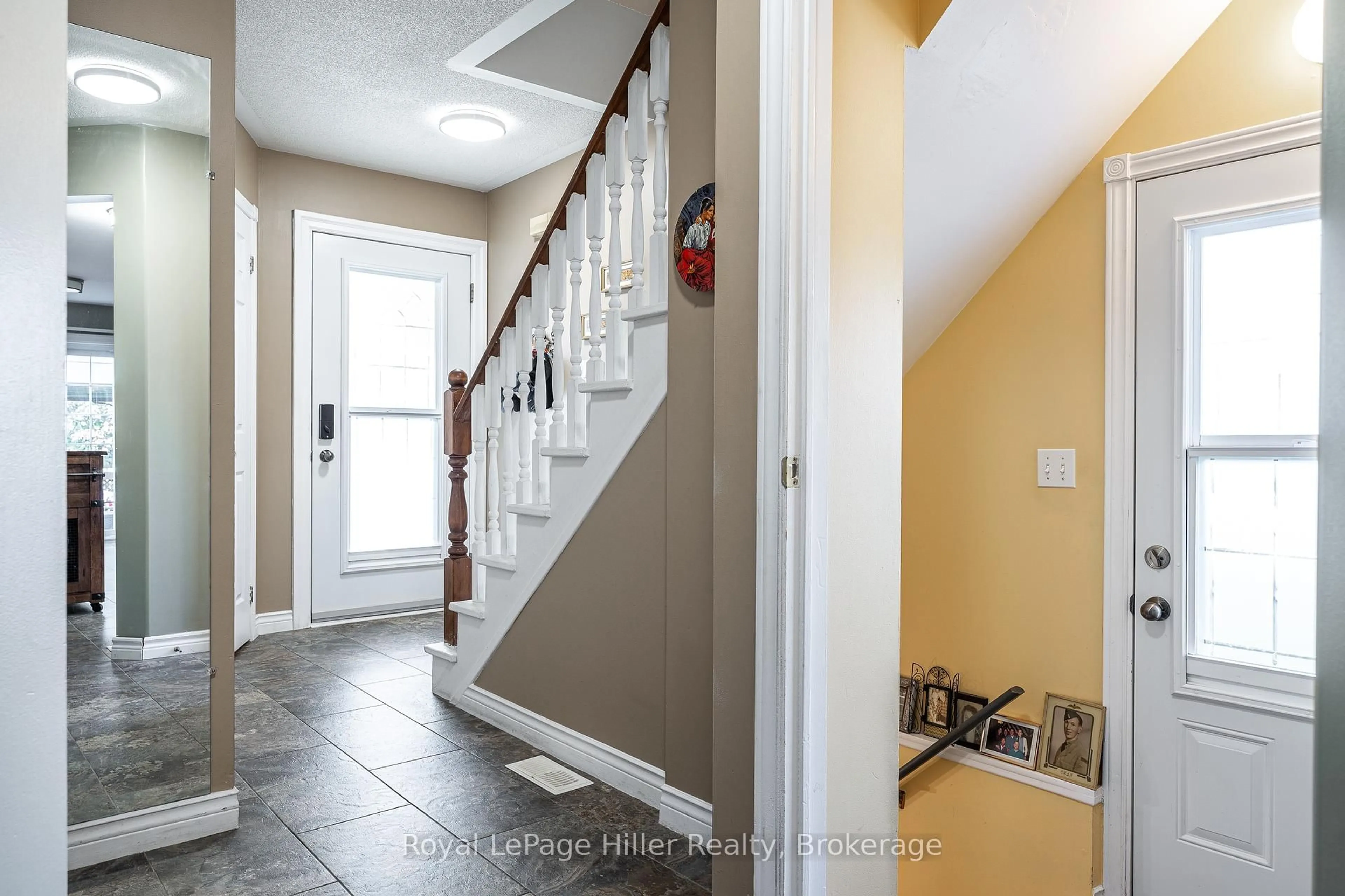 Indoor entryway for 74 Burnham Crt, Stratford Ontario N4Z 1H5
