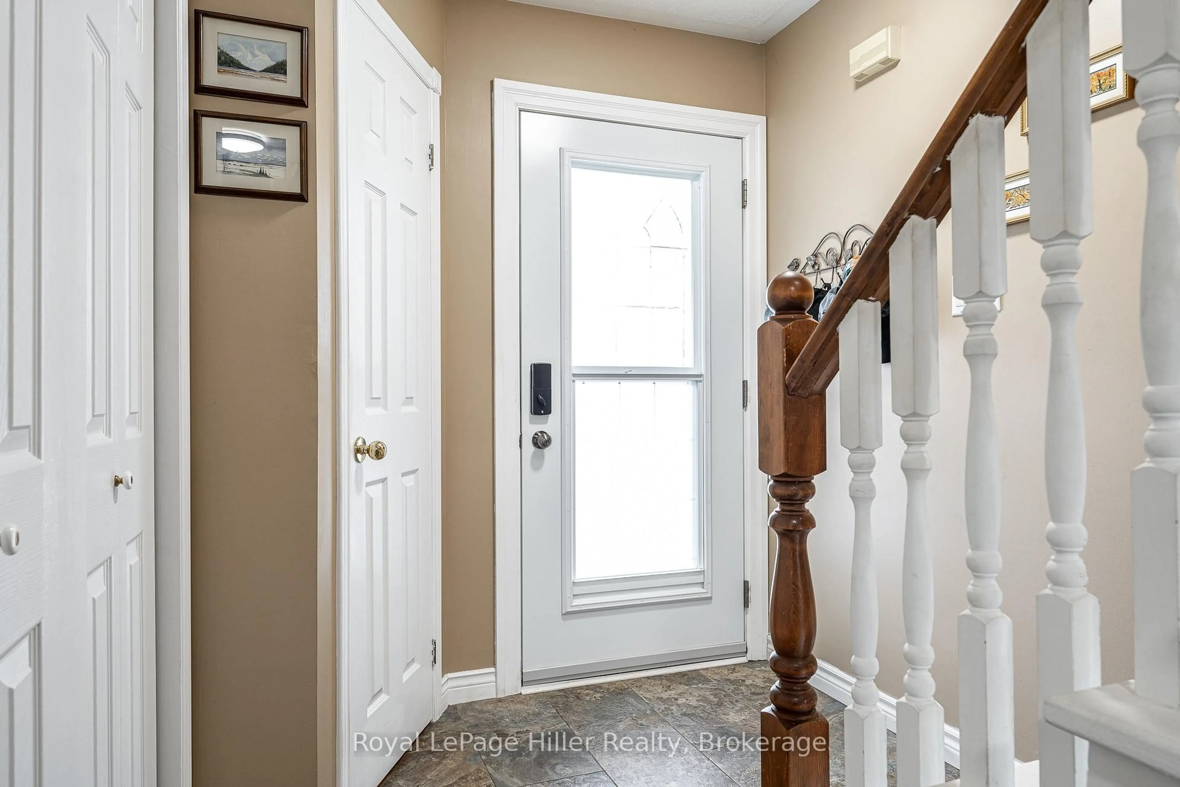 Indoor entryway for 74 Burnham Crt, Stratford Ontario N4Z 1H5