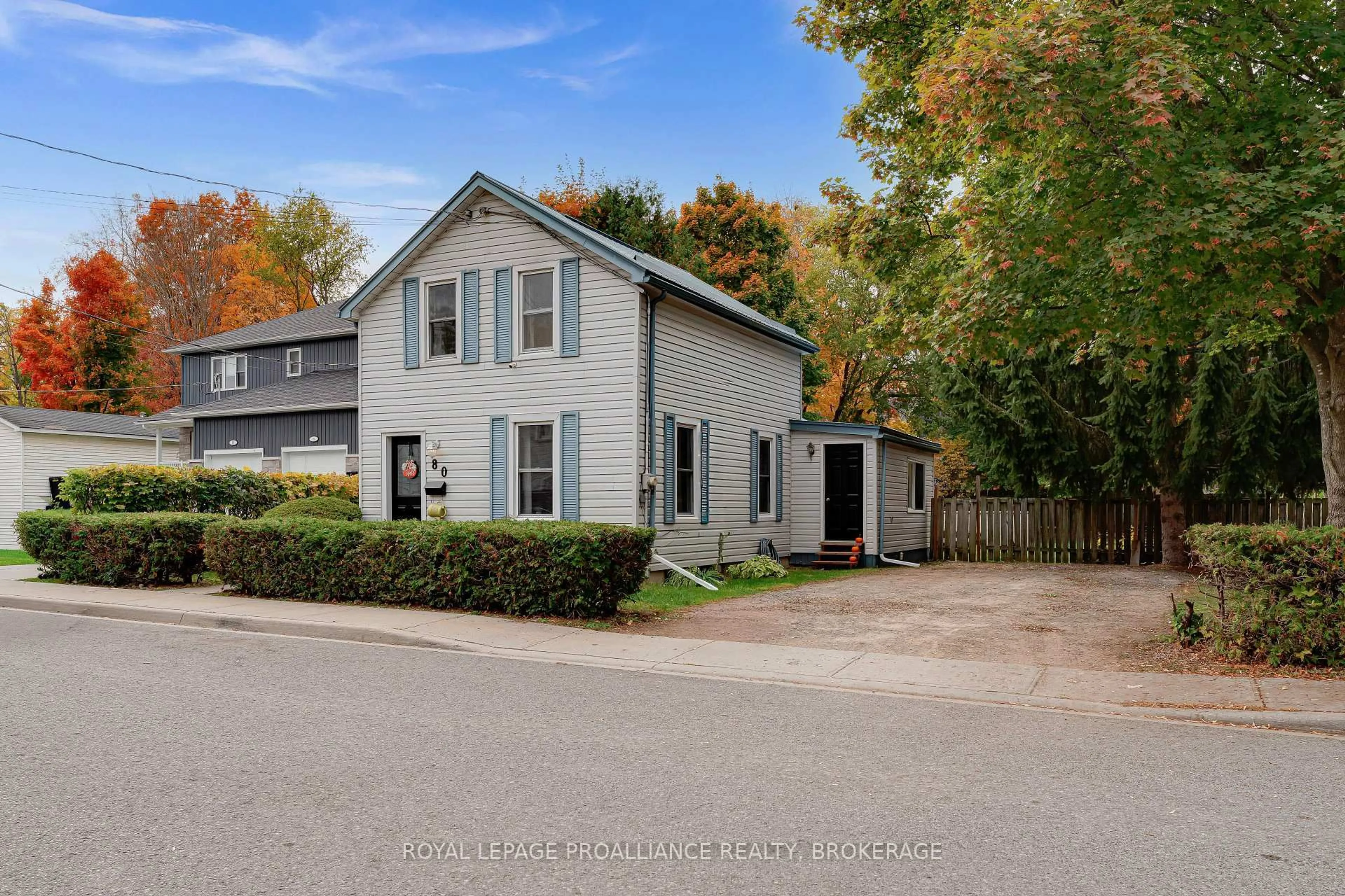 A pic from outside/outdoor area/front of a property/back of a property/a pic from drone, street for 80 Hickory St, Gananoque Ontario K7G 2P5