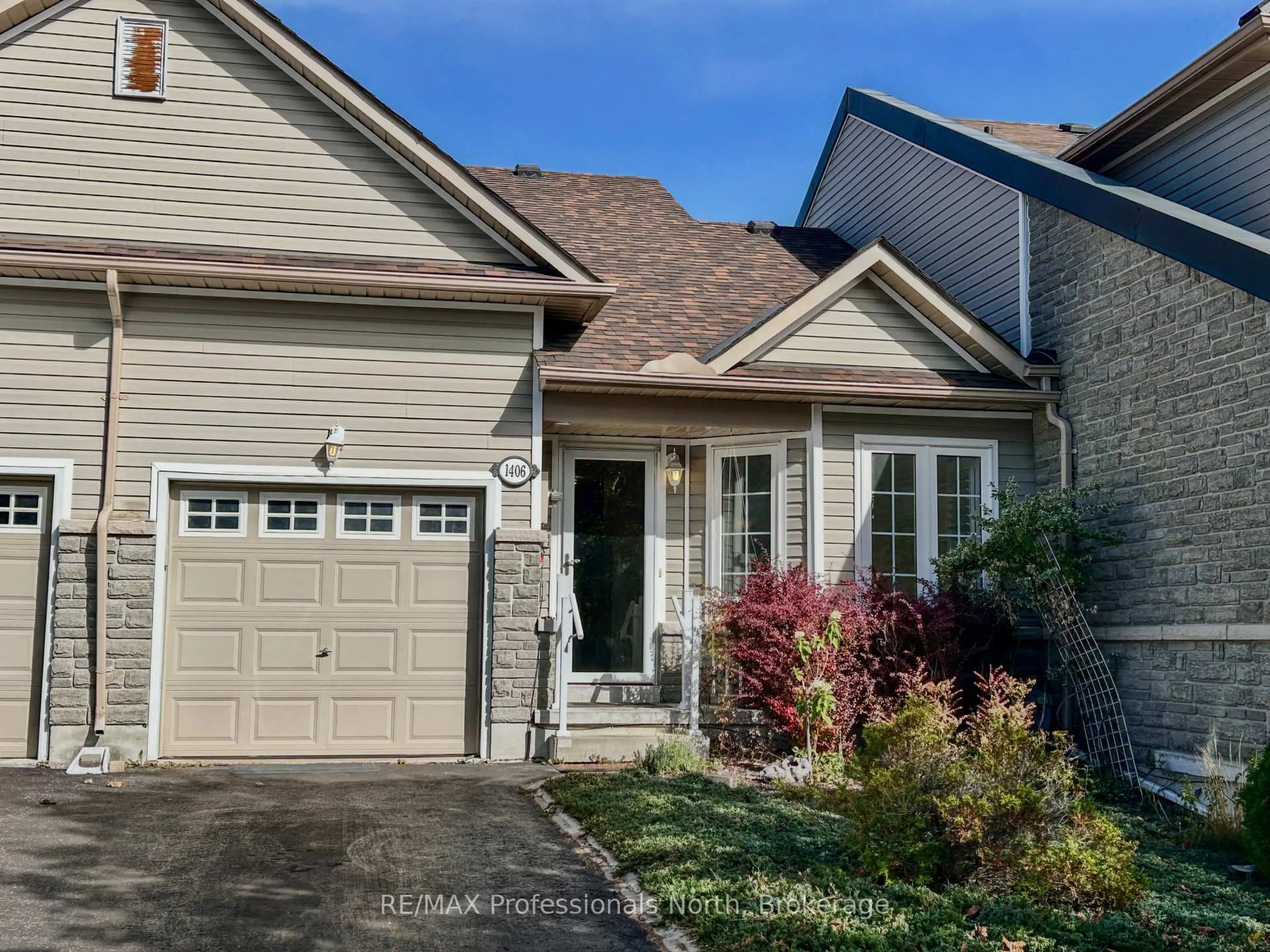 Home with vinyl exterior material, street for 1406 Hancox Crt, Peterborough Ontario K9K 2M2