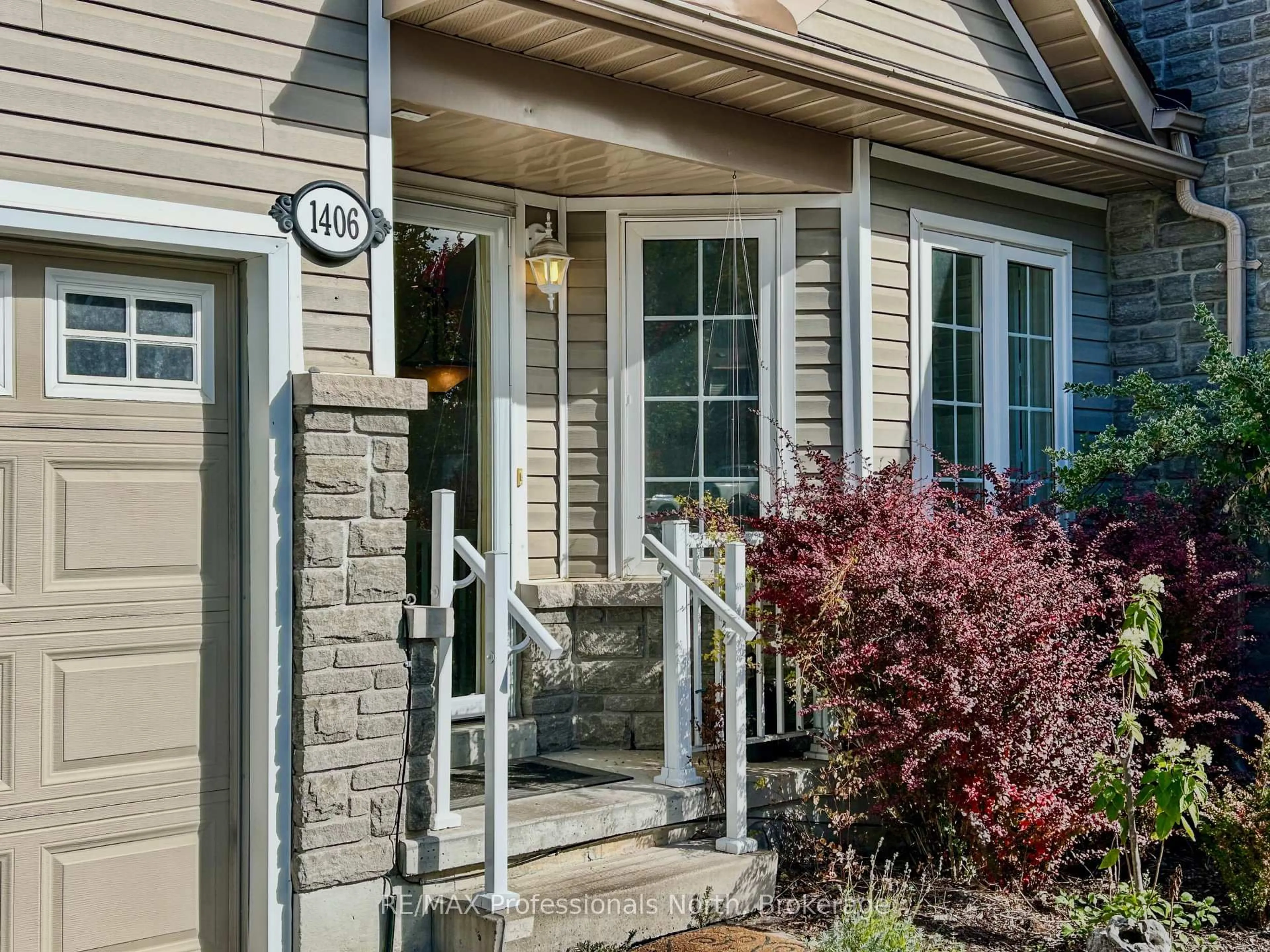 Indoor entryway for 1406 Hancox Crt, Peterborough Ontario K9K 2M2
