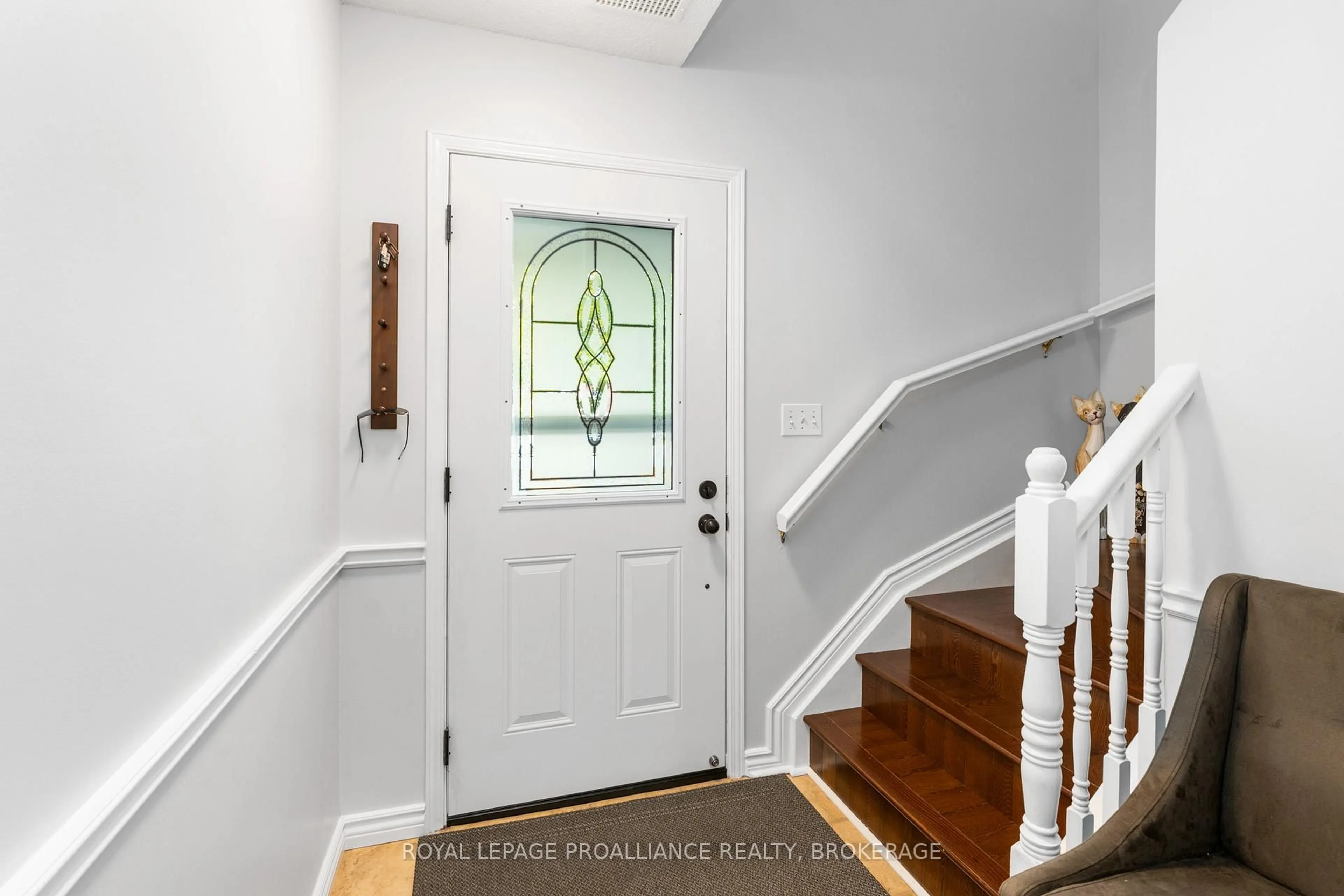 Indoor entryway for 591 Tanner Dr, Kingston Ontario K7M 8Y2