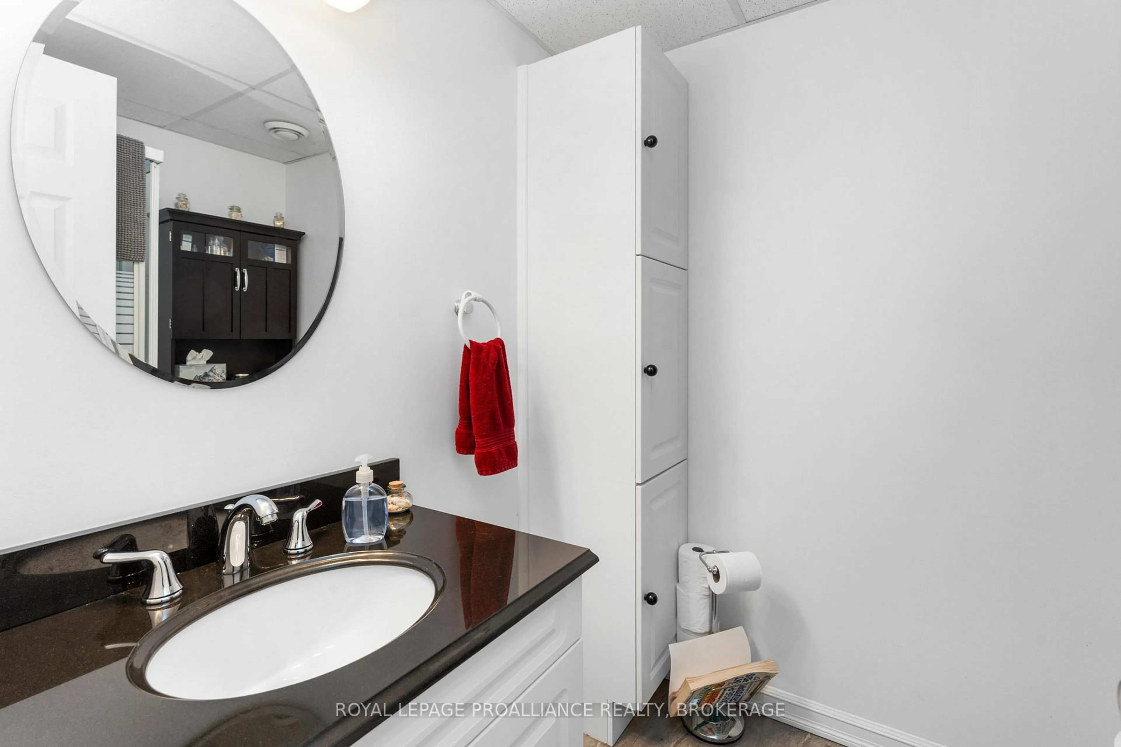 Standard bathroom, ceramic/tile floor for 591 Tanner Dr, Kingston Ontario K7M 8Y2