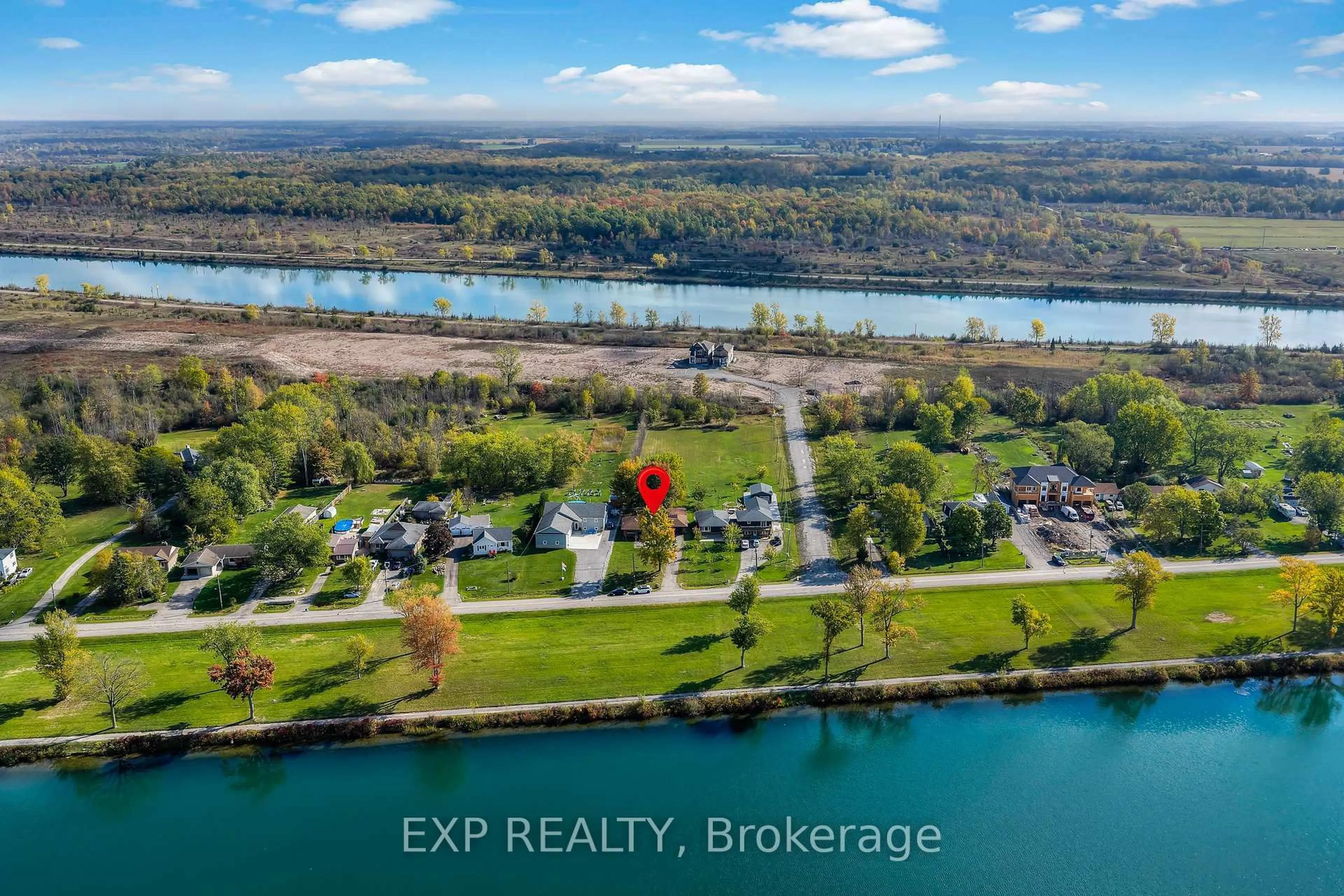 A pic from outside/outdoor area/front of a property/back of a property/a pic from drone, water/lake/river/ocean view for 304 Kingsway St, Welland Ontario L3B 3N9