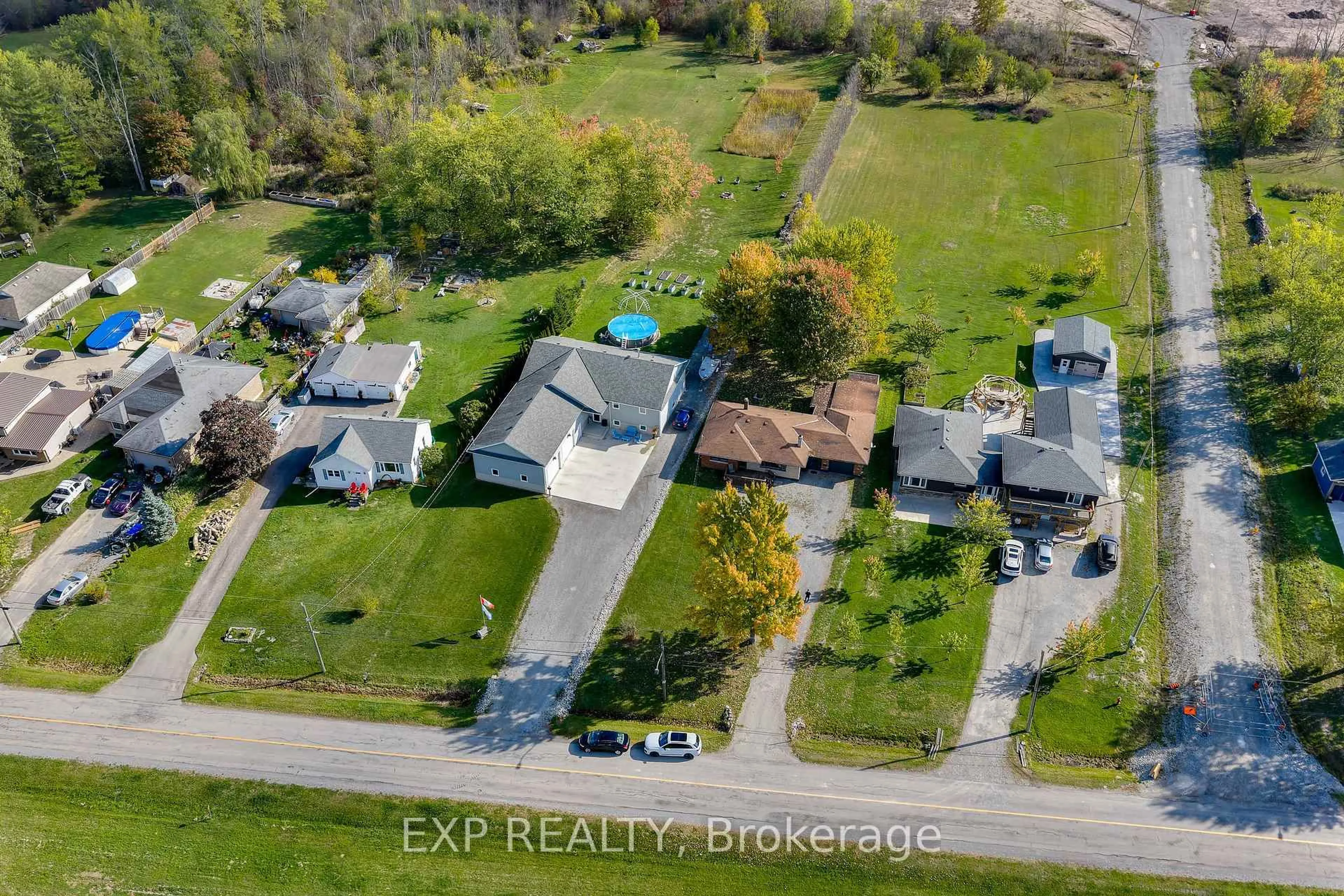 A pic from outside/outdoor area/front of a property/back of a property/a pic from drone, street for 304 Kingsway St, Welland Ontario L3B 3N9