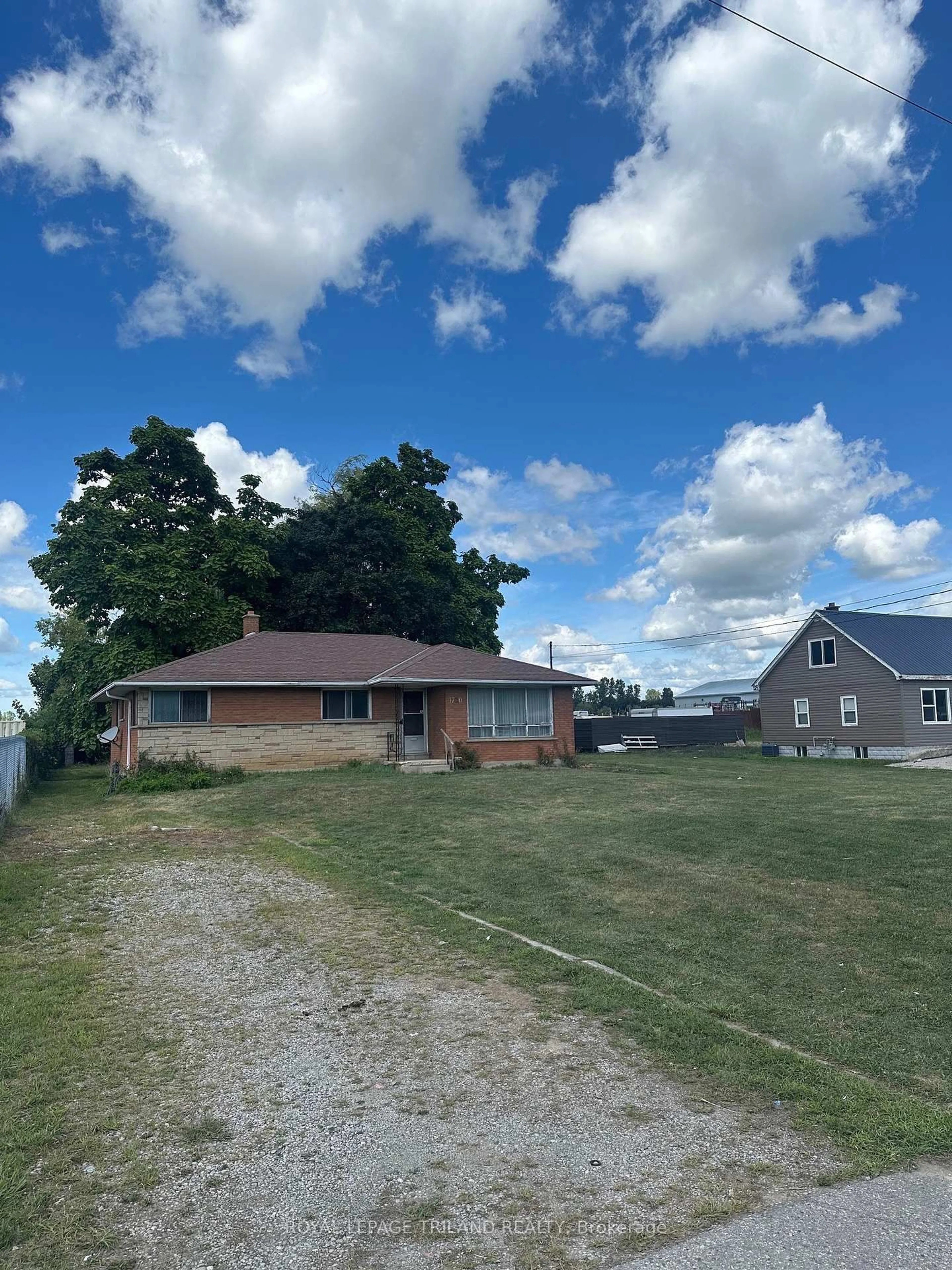 A pic from outside/outdoor area/front of a property/back of a property/a pic from drone, street for 1780 GORE Rd, London East Ontario N5W 6B8