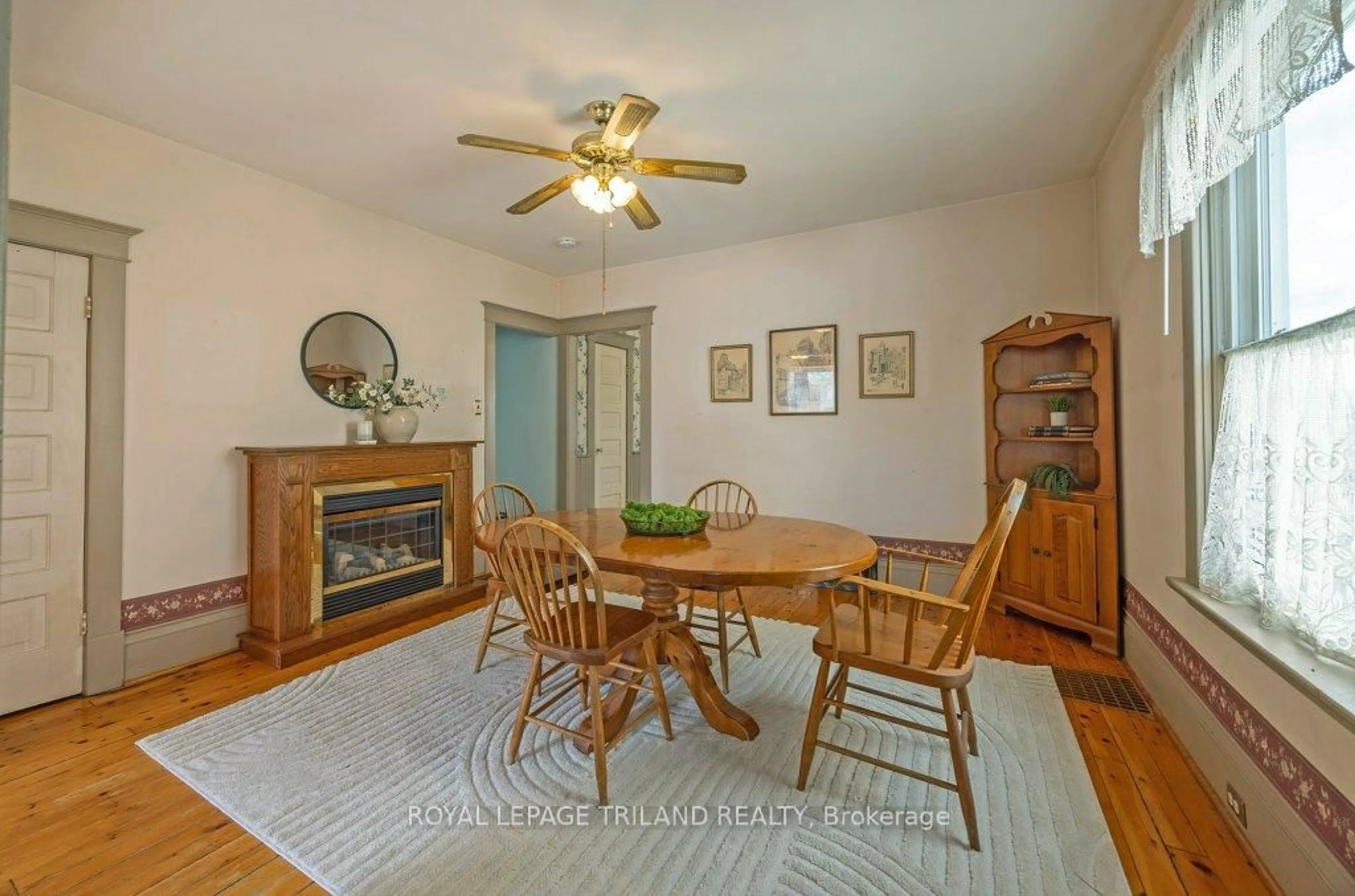 Dining room, wood/laminate floor for 320 Horton St, London East Ontario N6B 1L4