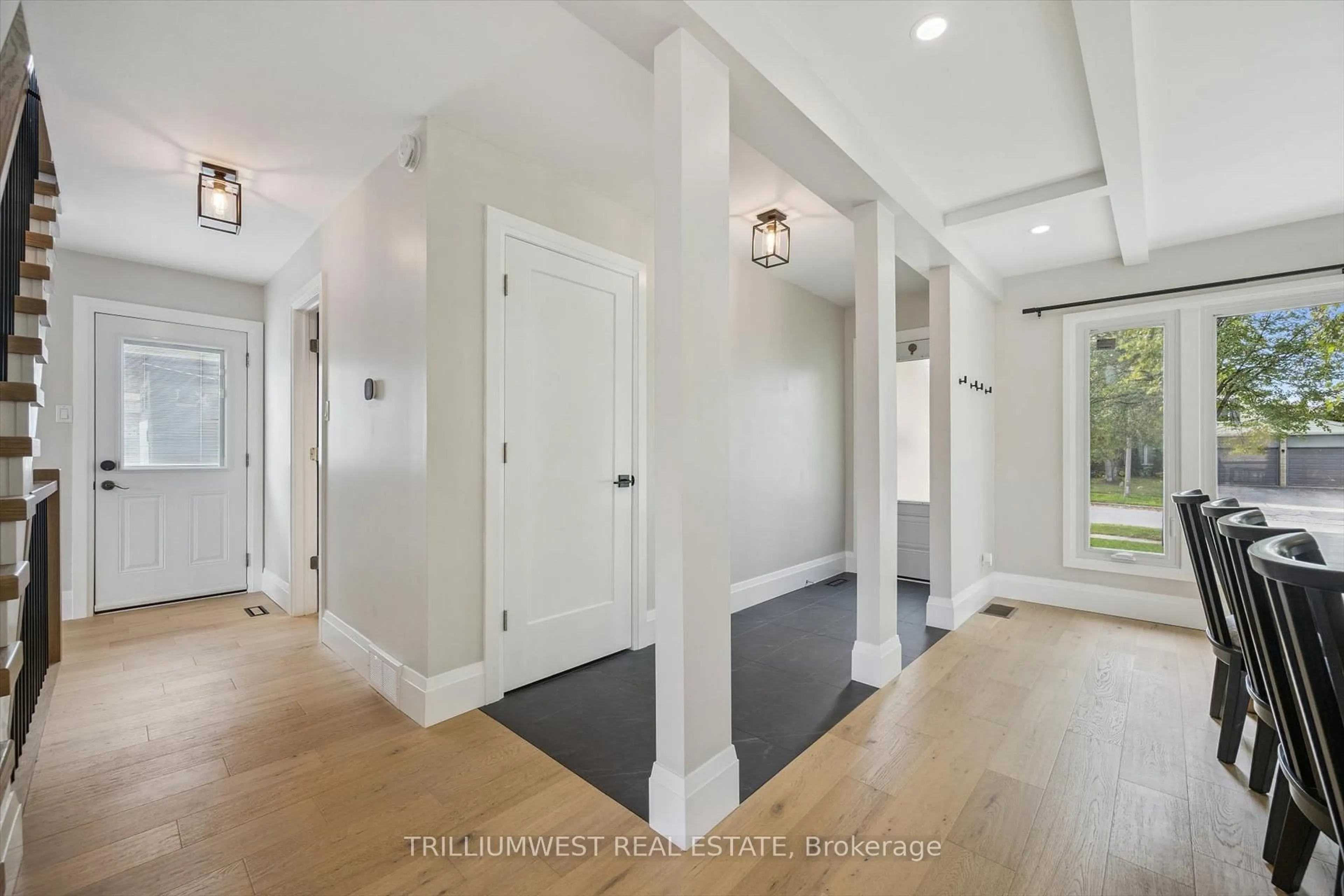 Indoor entryway for 99 Deerwood Cres, Kitchener Ontario N2N 1R4