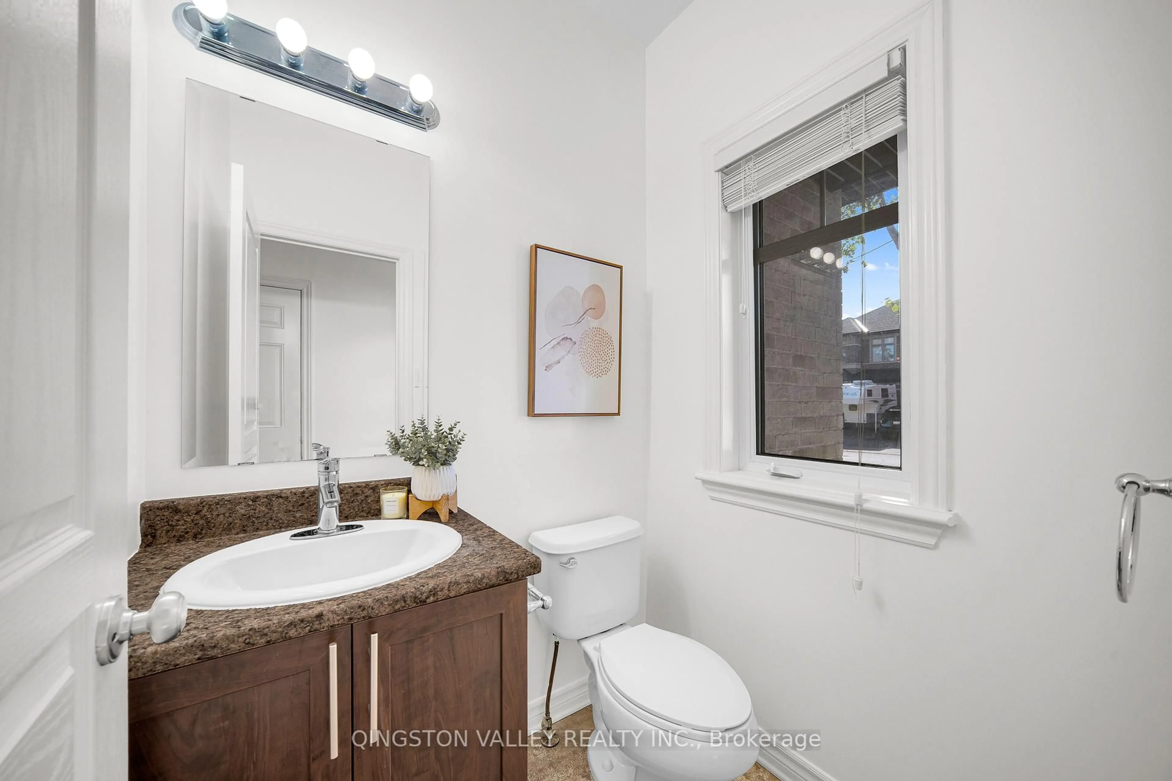 Standard bathroom, ceramic/tile floor for 956 Fletcher Circ, Ottawa Ontario K2T 0B9