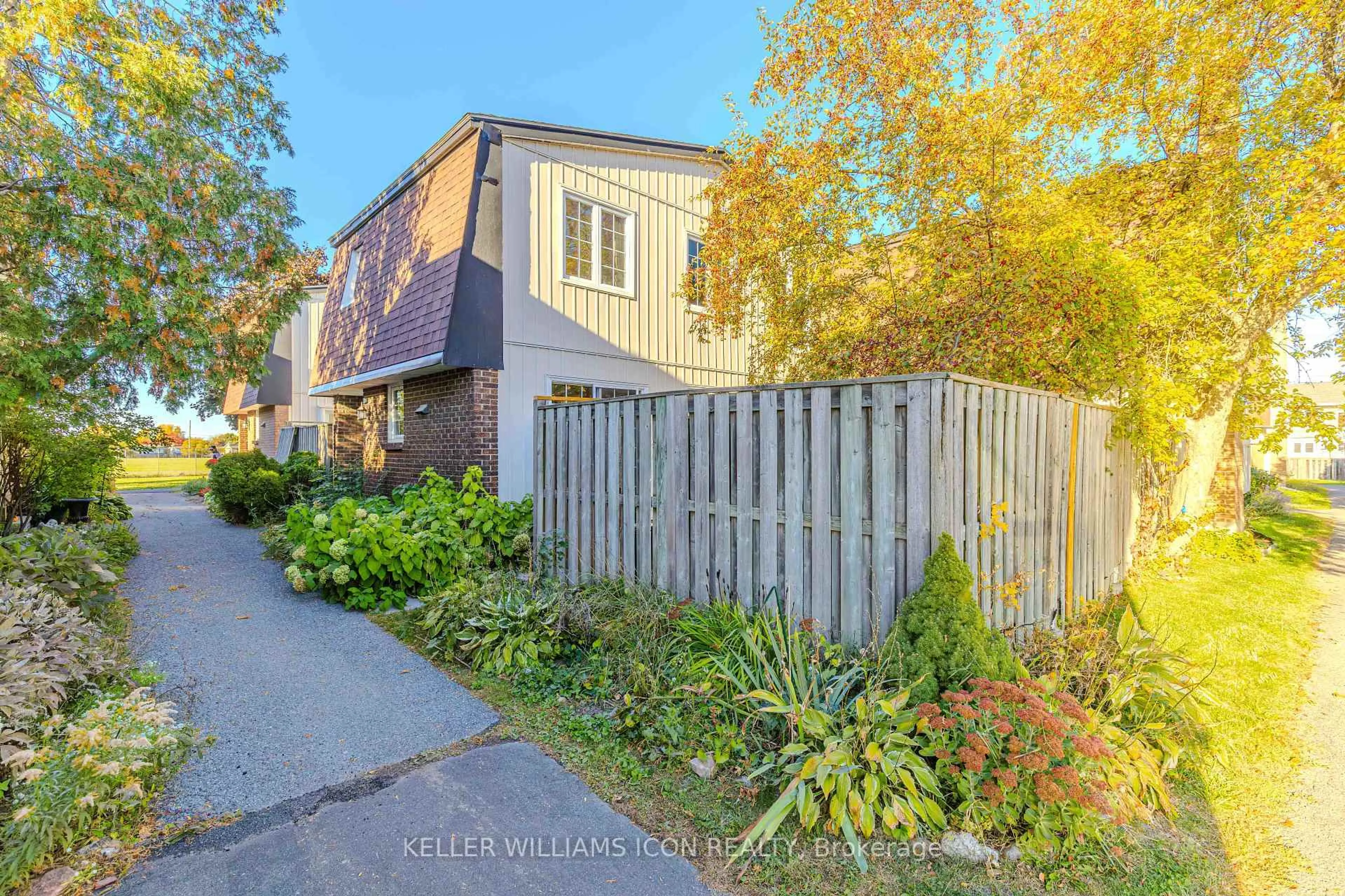 A pic from outside/outdoor area/front of a property/back of a property/a pic from drone, street for 385 Kintyre Private, Ottawa Ontario K2C 3M6