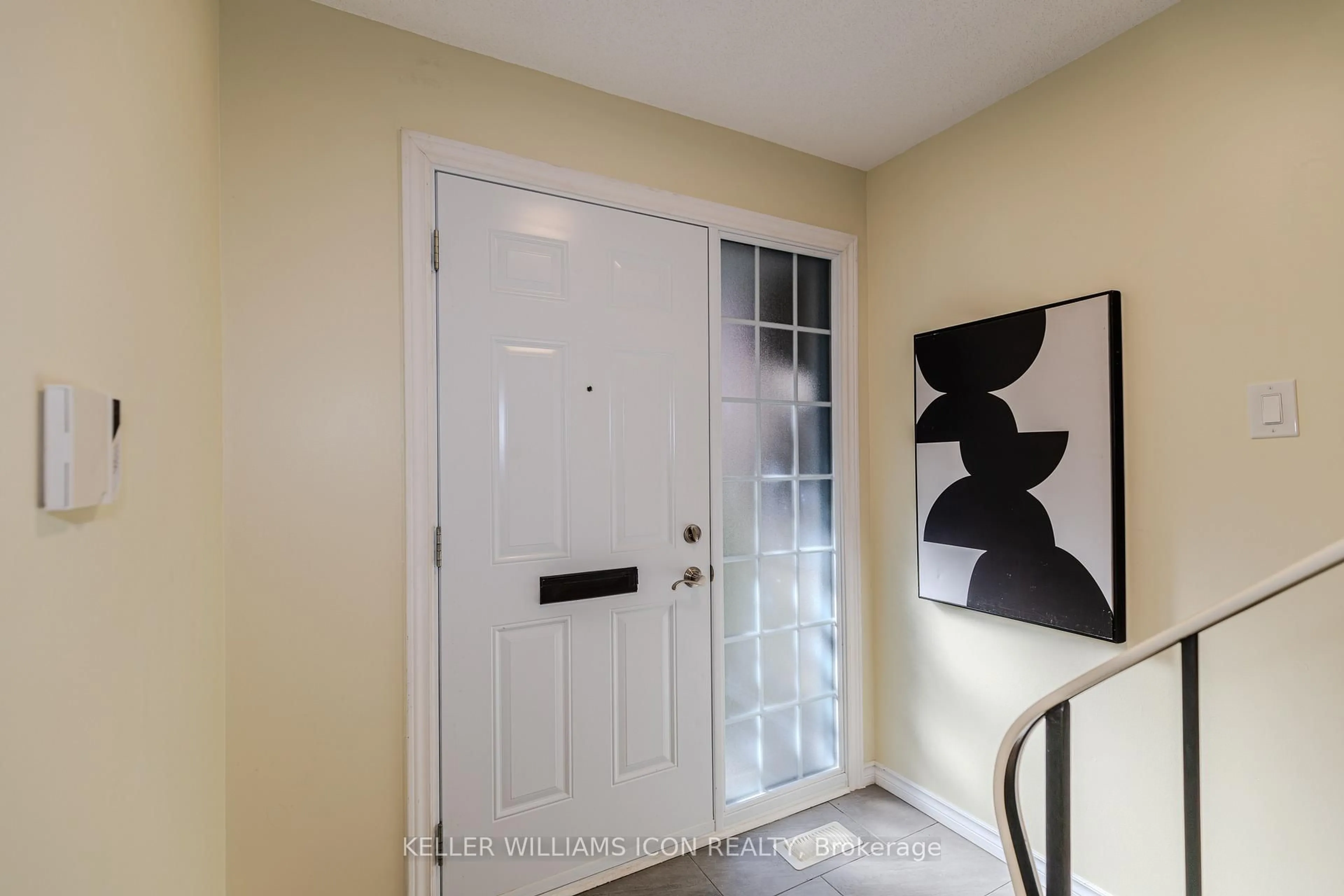 Indoor entryway for 385 Kintyre Private, Ottawa Ontario K2C 3M6