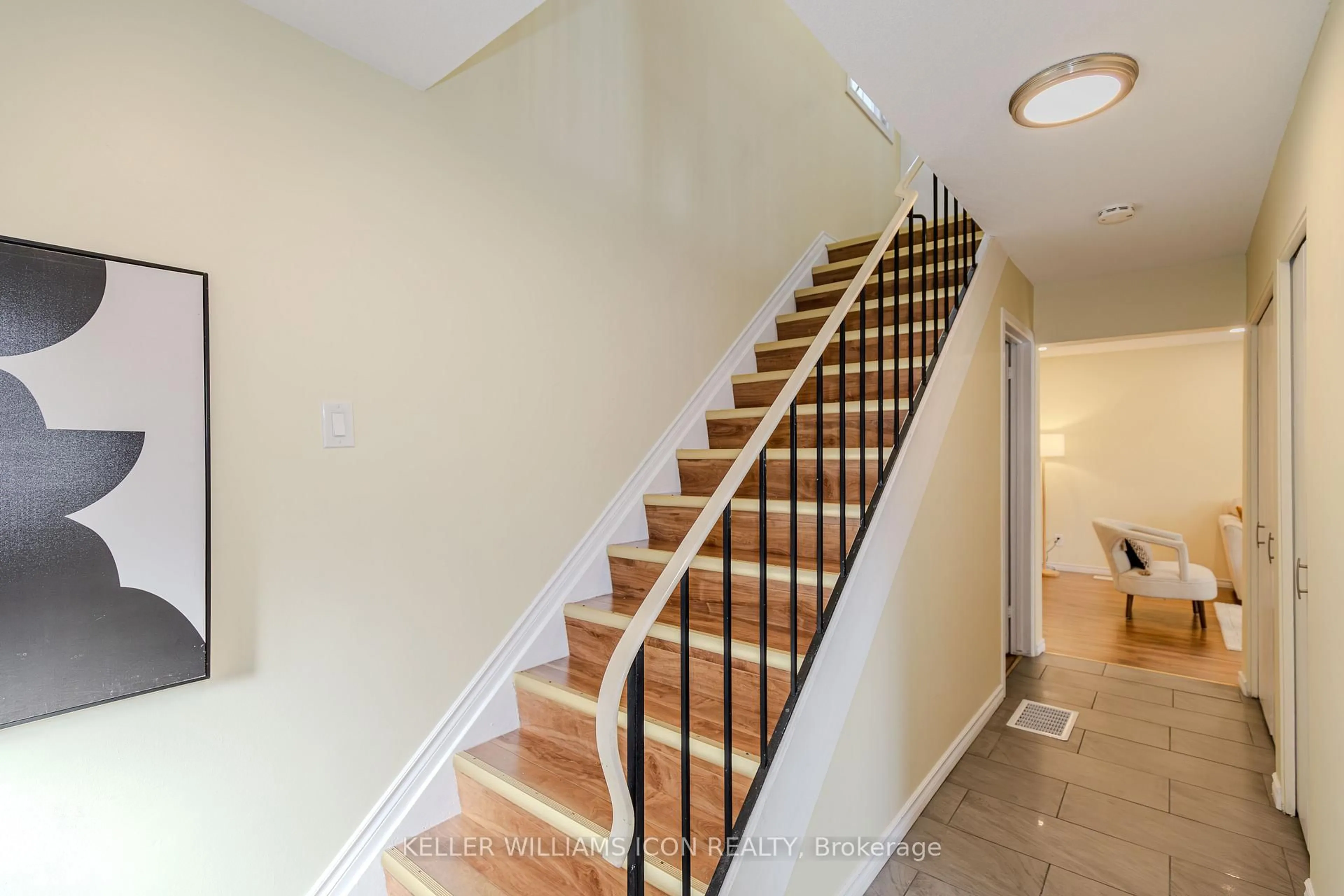Stairs for 385 Kintyre Private, Ottawa Ontario K2C 3M6