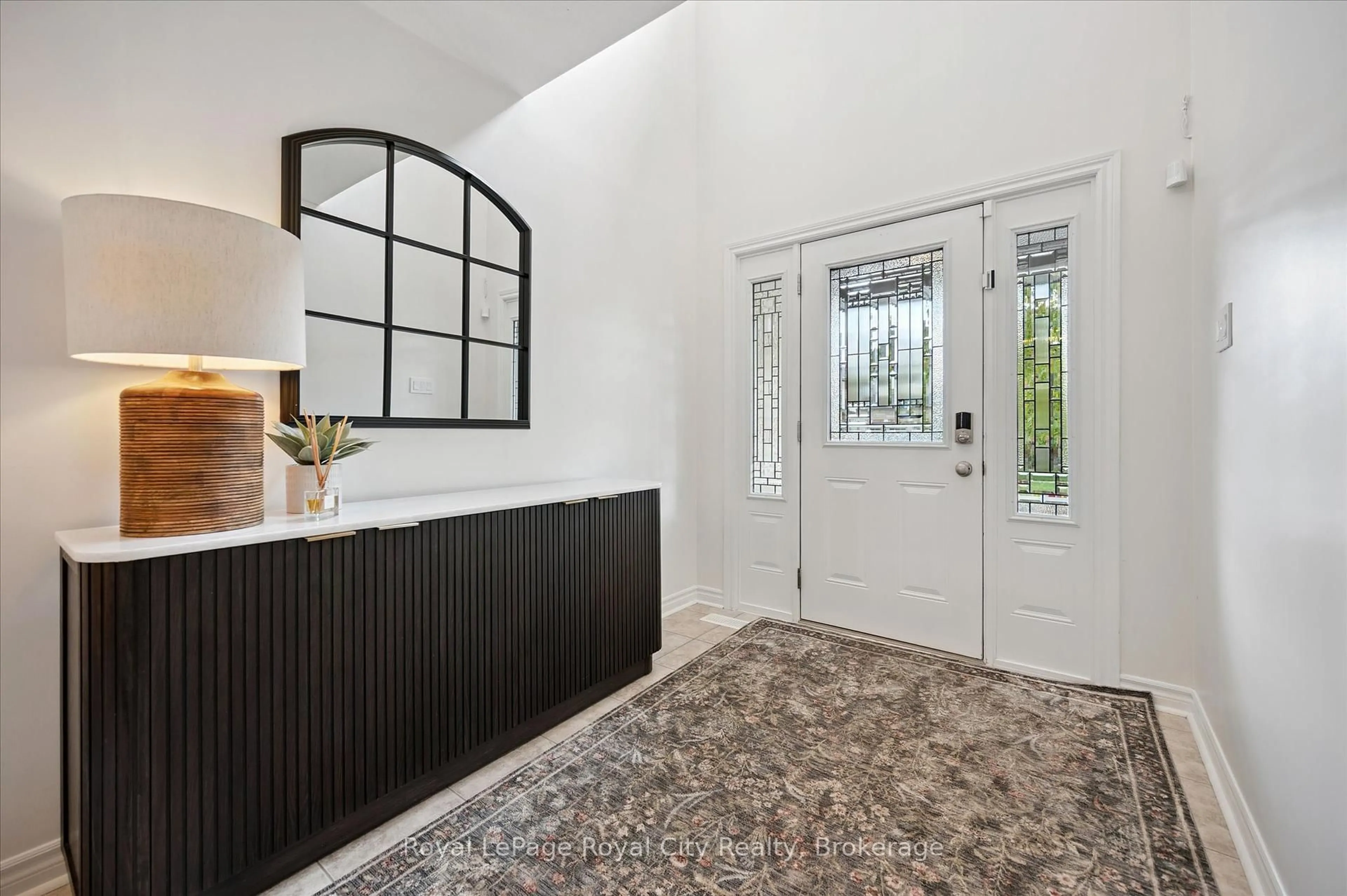 Indoor entryway for 38 Baxter Dr, Guelph Ontario N1L 0C8