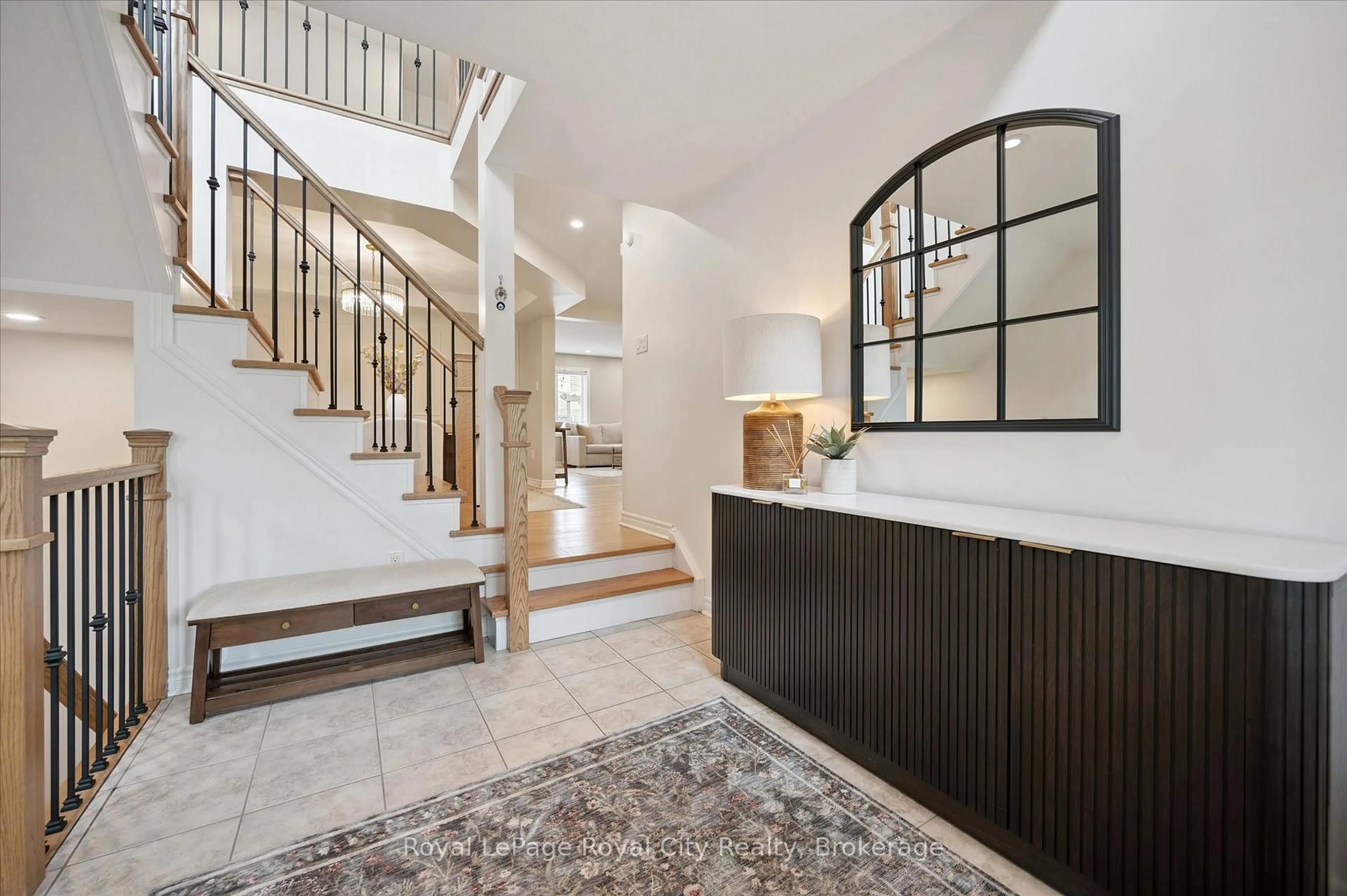 Indoor entryway for 38 Baxter Dr, Guelph Ontario N1L 0C8