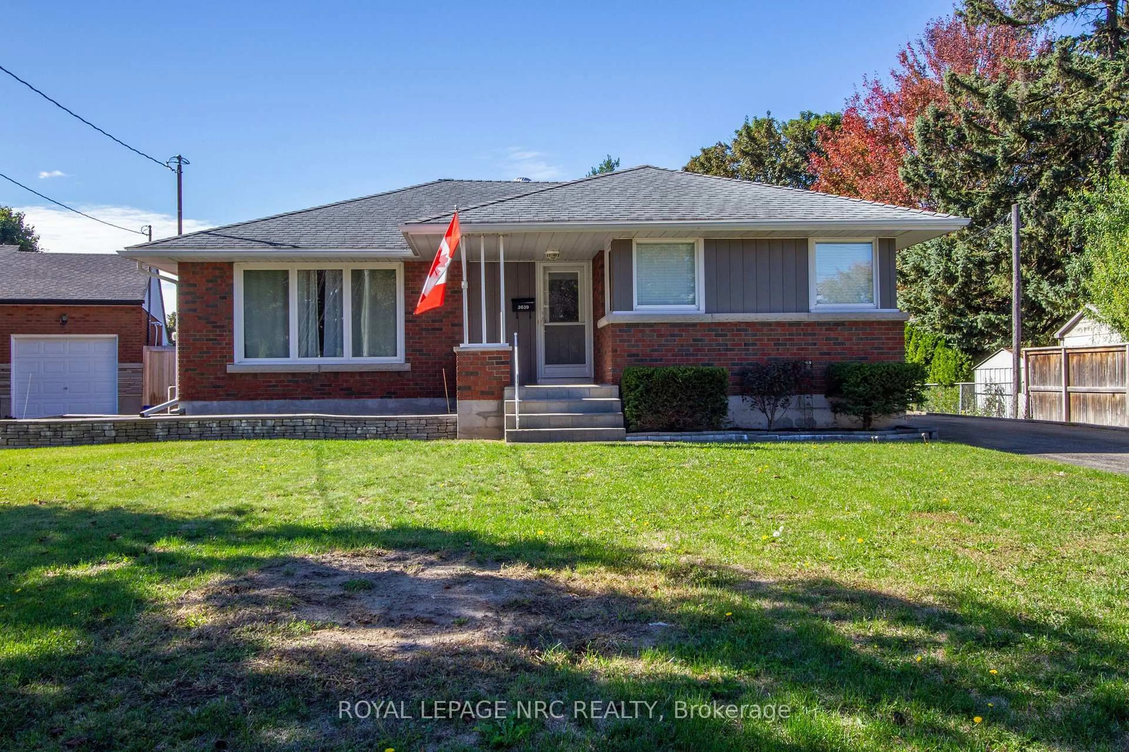 Home with brick exterior material, street for 3639 Glenwood Pl, Niagara Falls Ontario L2J 2W3