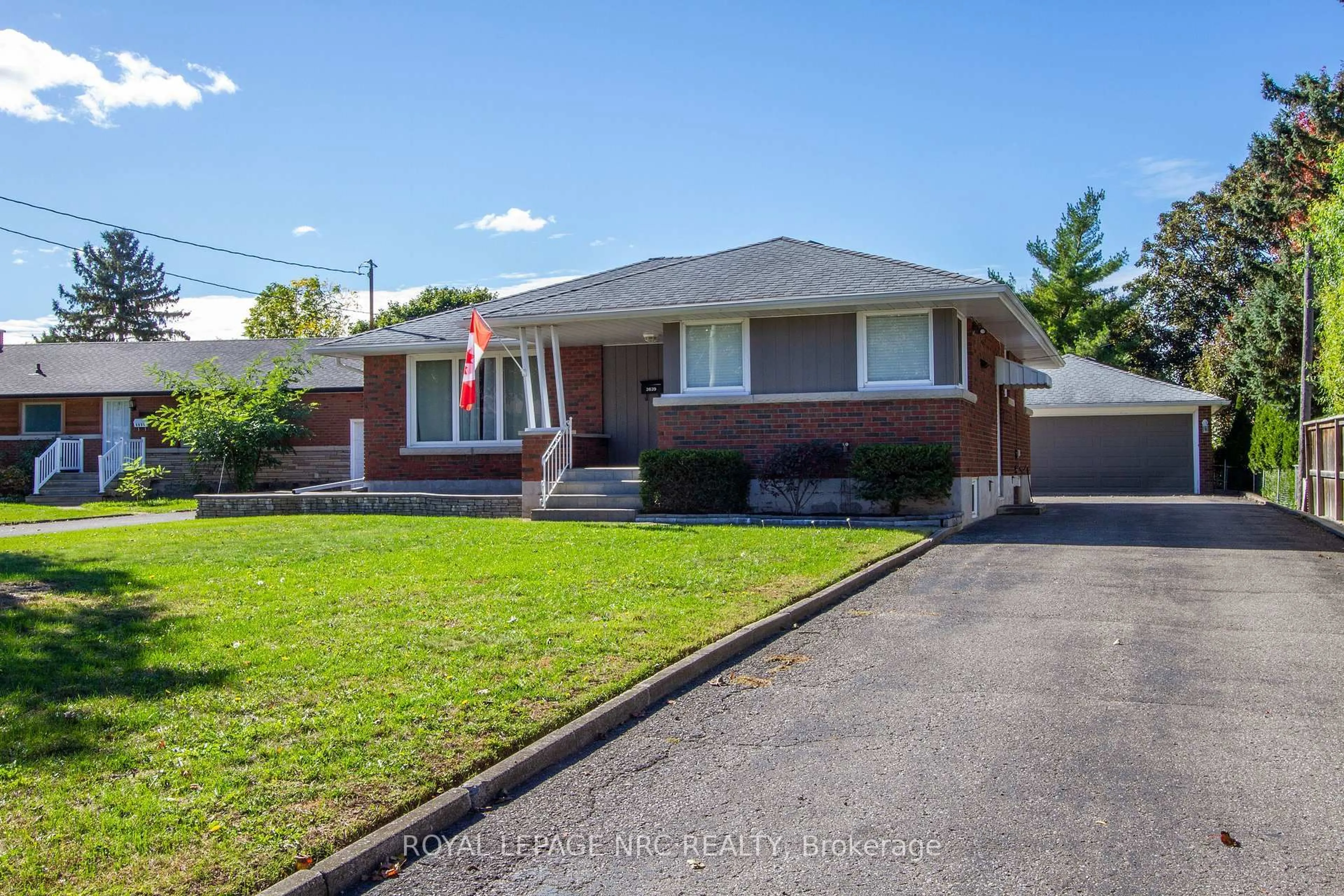 Home with brick exterior material, street for 3639 Glenwood Pl, Niagara Falls Ontario L2J 2W3
