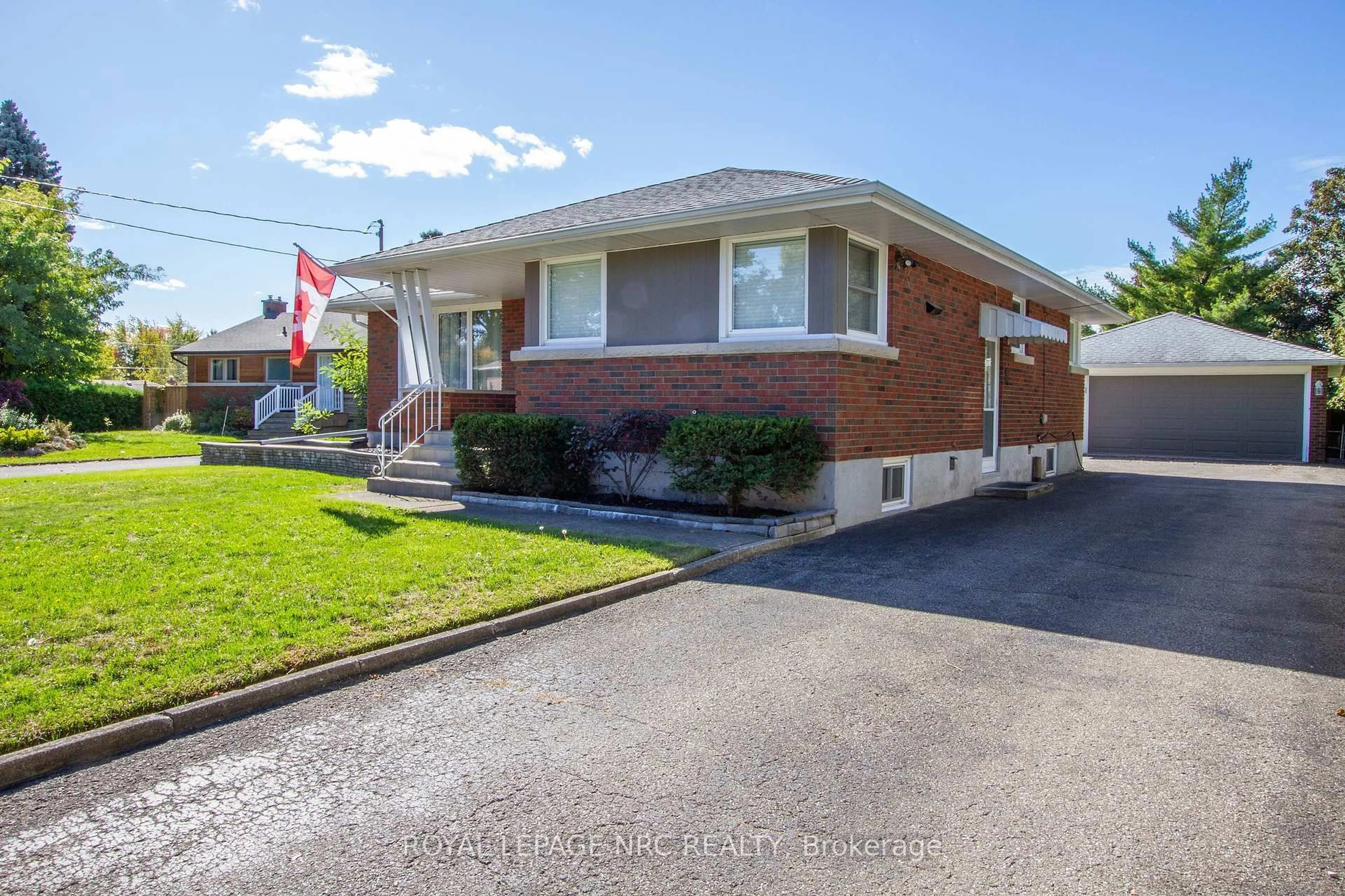 Home with brick exterior material, street for 3639 Glenwood Pl, Niagara Falls Ontario L2J 2W3